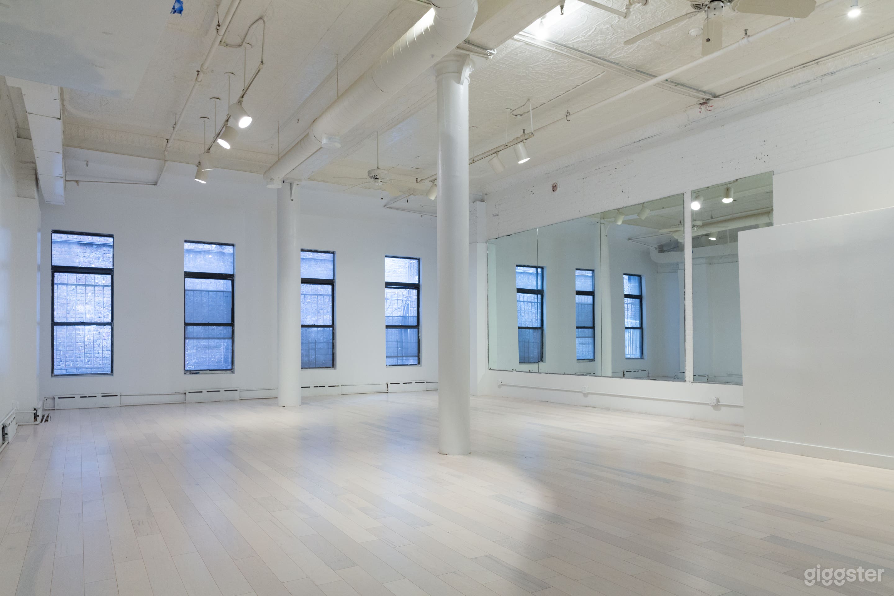 Beautiful Pop up, Event, & Filming Space Photo 4