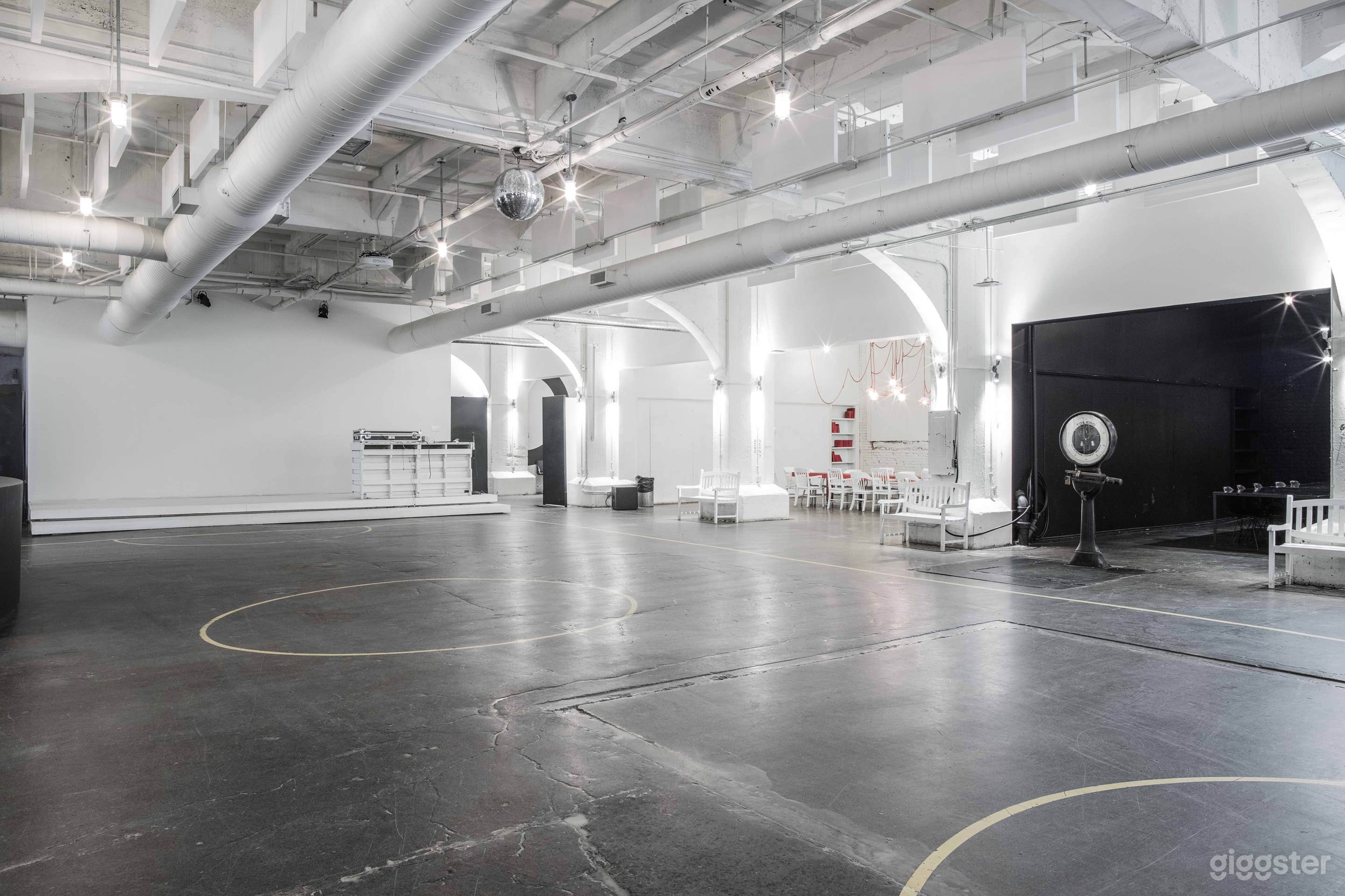 Modern industrial event space in old Montreal Photo 2