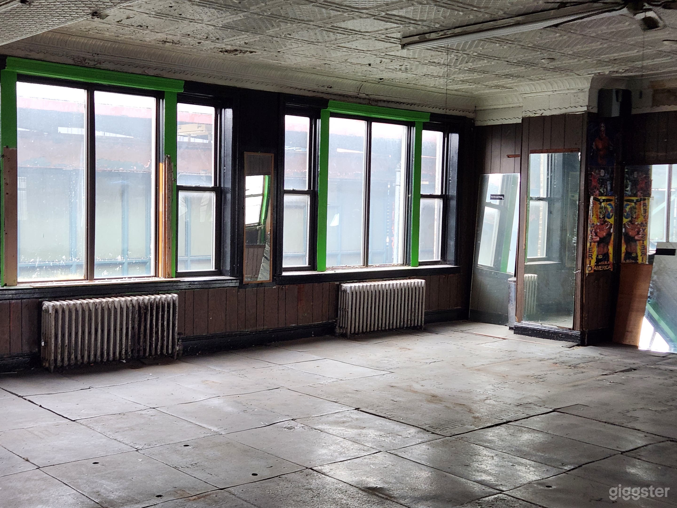 Abandoned Unique Space/Warehouse Photo 4