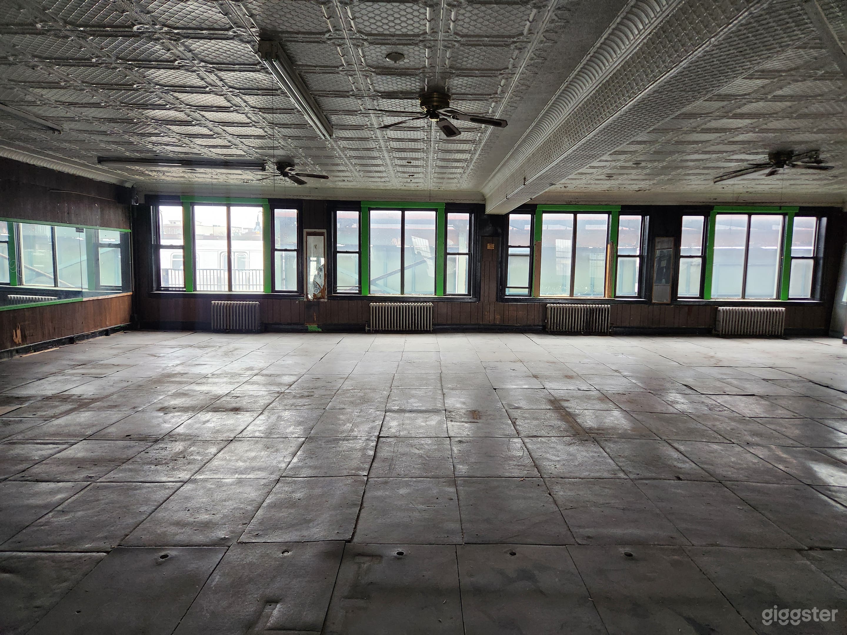 Abandoned Unique Space/Warehouse Photo 1