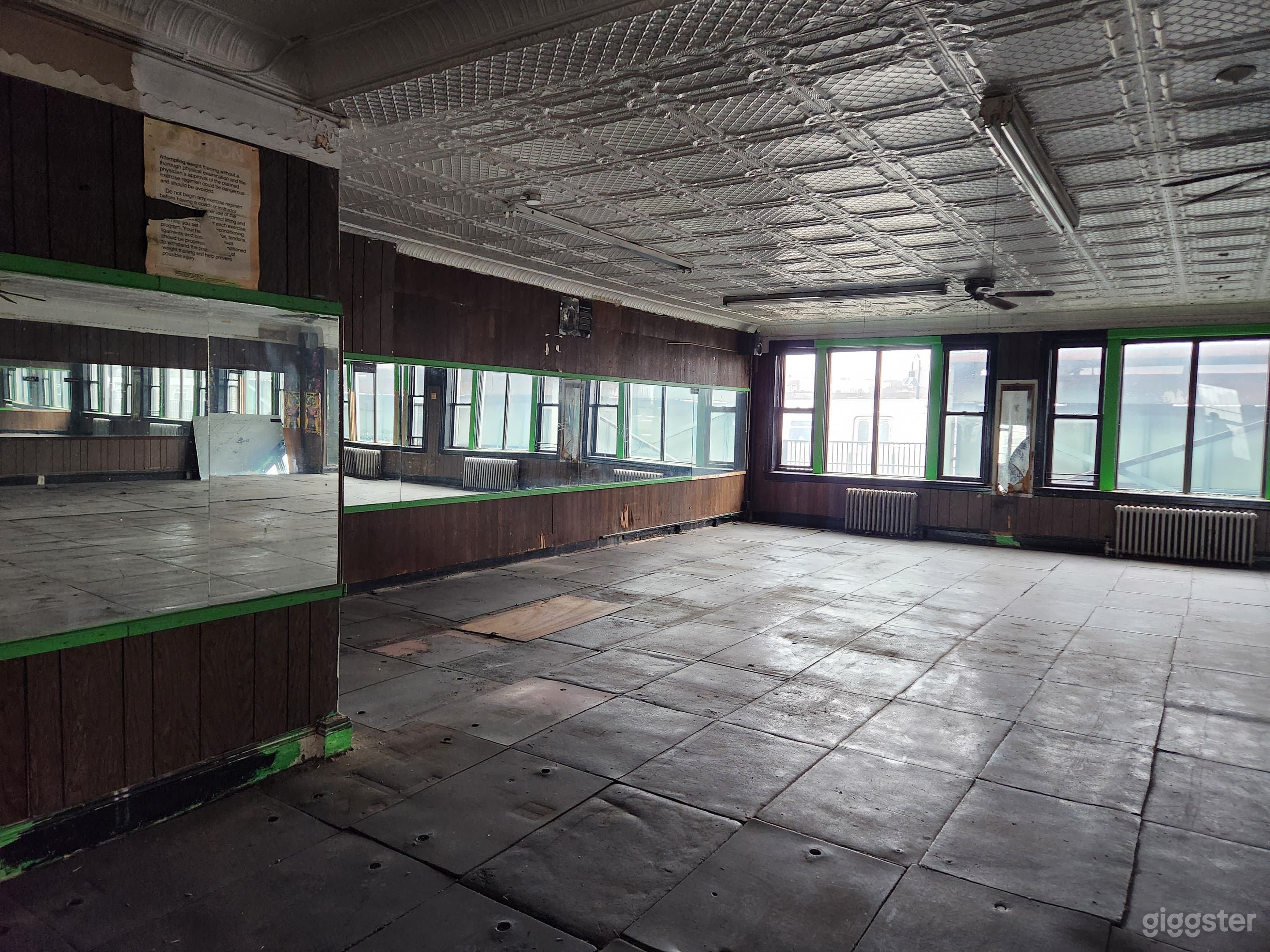 Abandoned Unique Space/Warehouse Photo 2