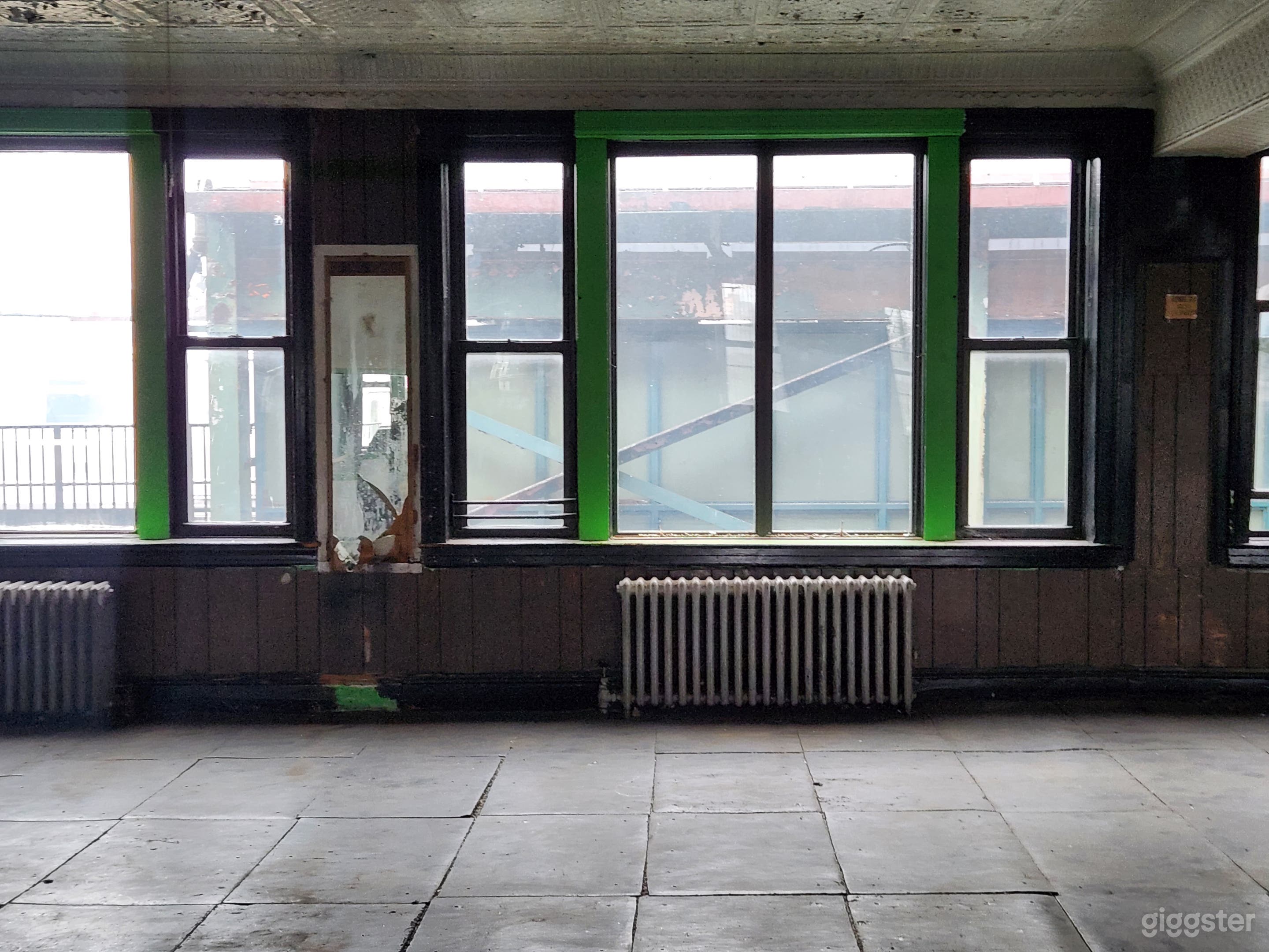 Abandoned Unique Space/Warehouse Photo 3