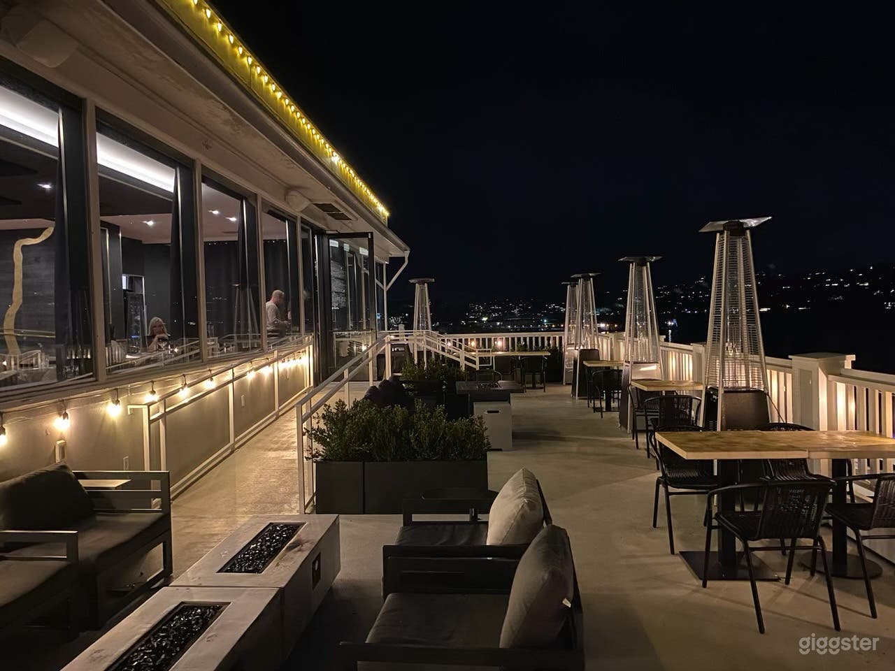 Gorgeous Waterfront Event Space Photo 3