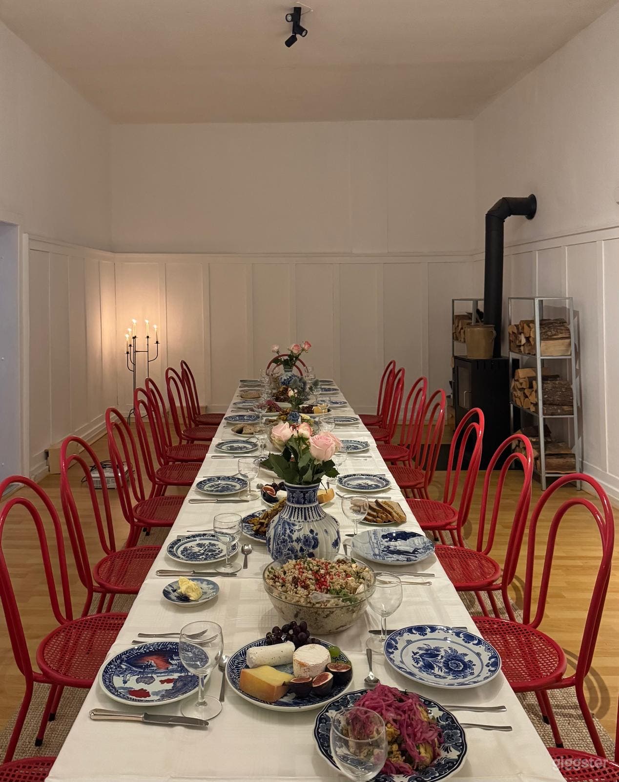 Flexibler Event-, Workshop- und Produktionsraum mit Kamin Foto 1