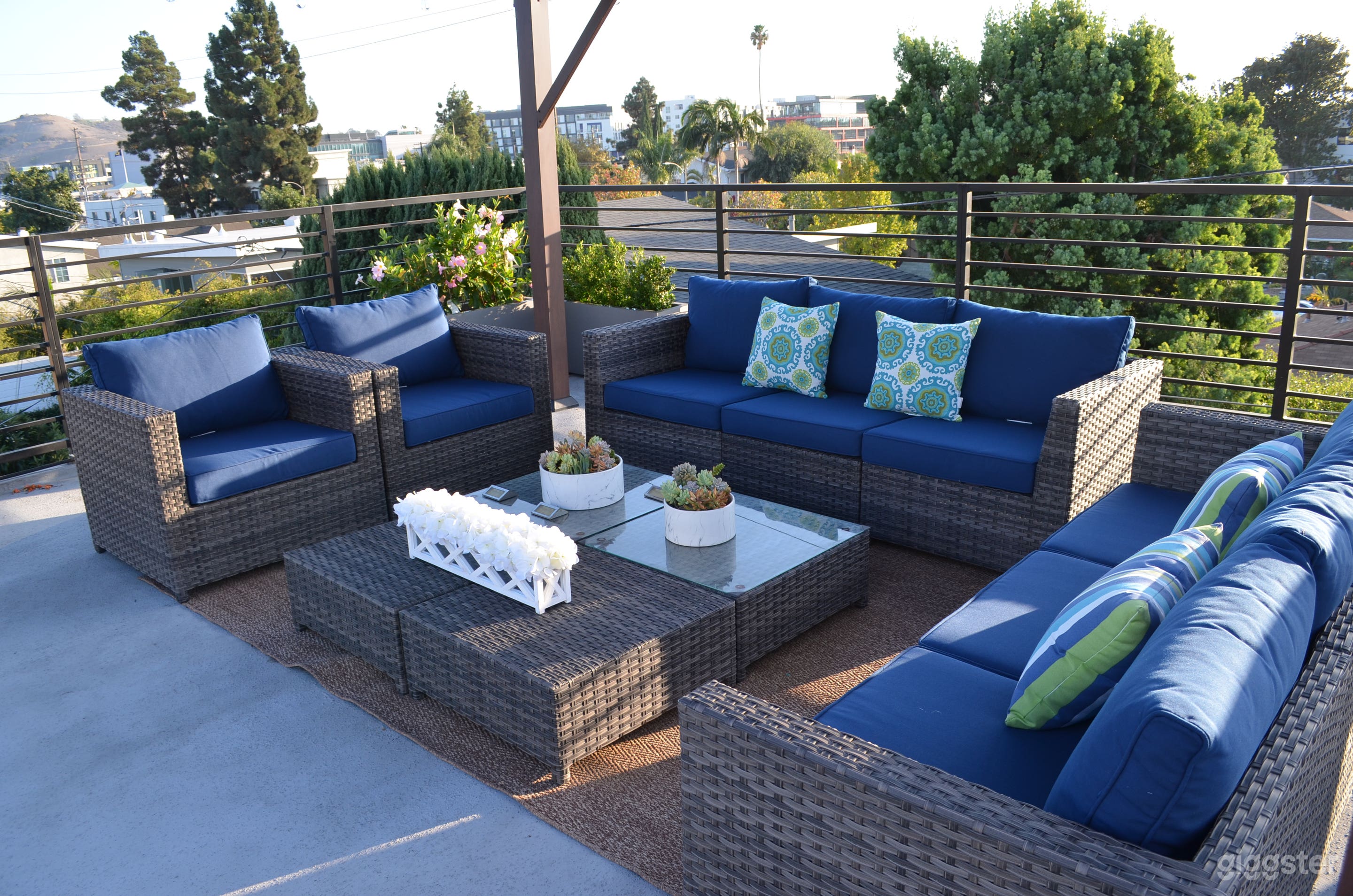 Spectacular View Rooftop Photo 2
