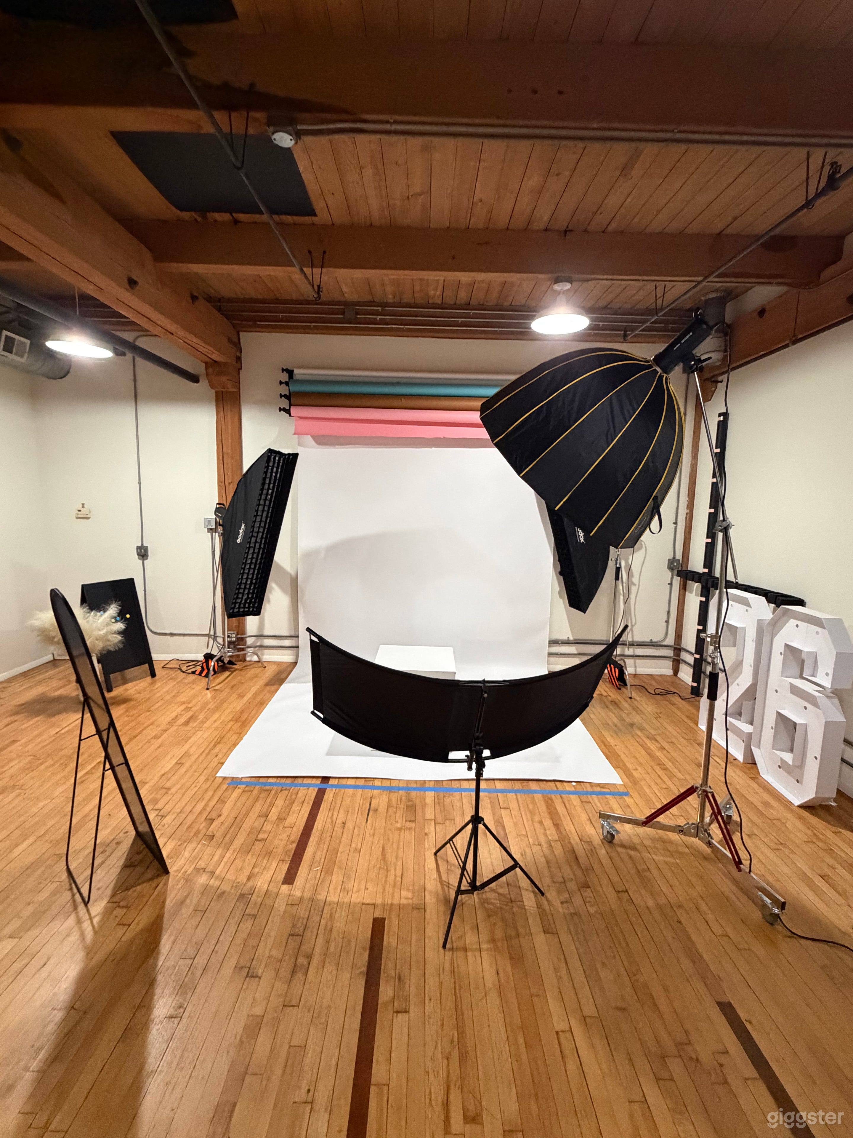 Affordable Uptown Chicago Photo & Video Studio Photo 3