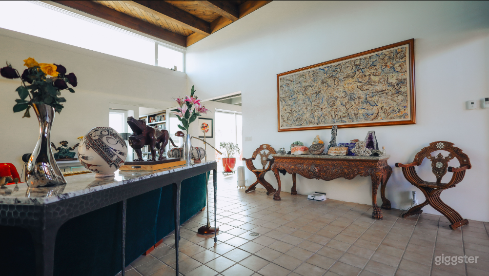 Expansive, Unique Artist Home: Epic Views &amp; Light Photo 3