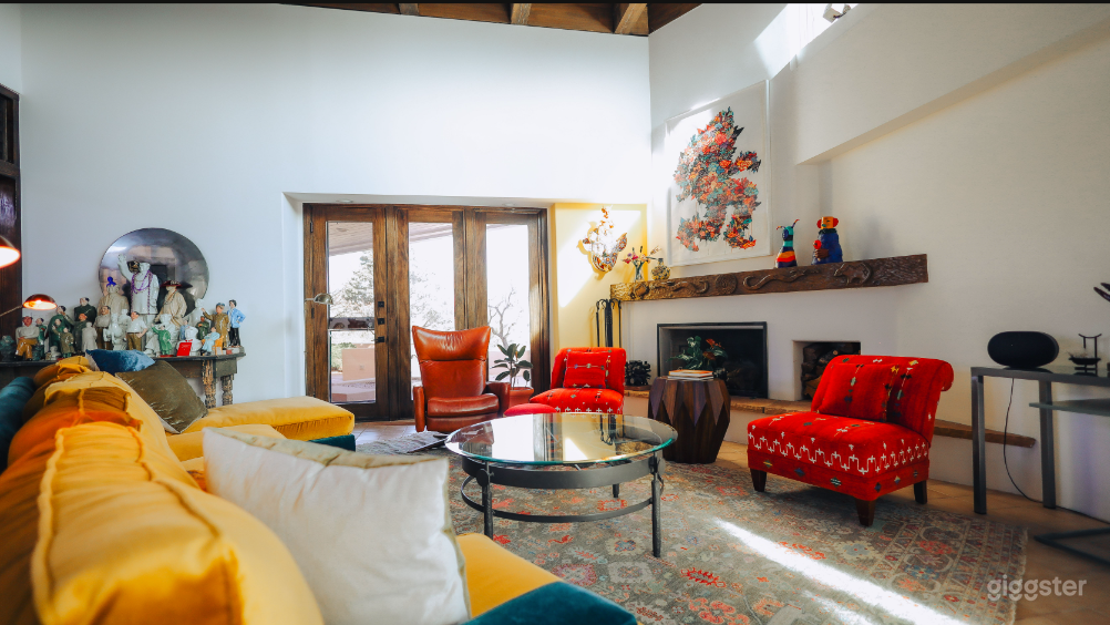 Expansive, Unique Artist Home: Epic Views &amp; Light Photo 4