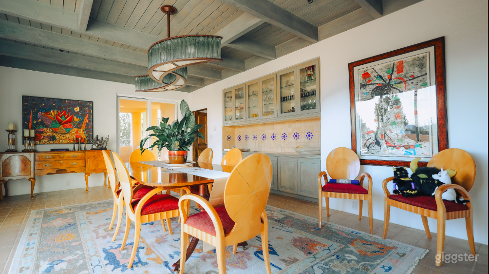 Expansive, Unique Artist Home: Epic Views &amp; Light Photo 2