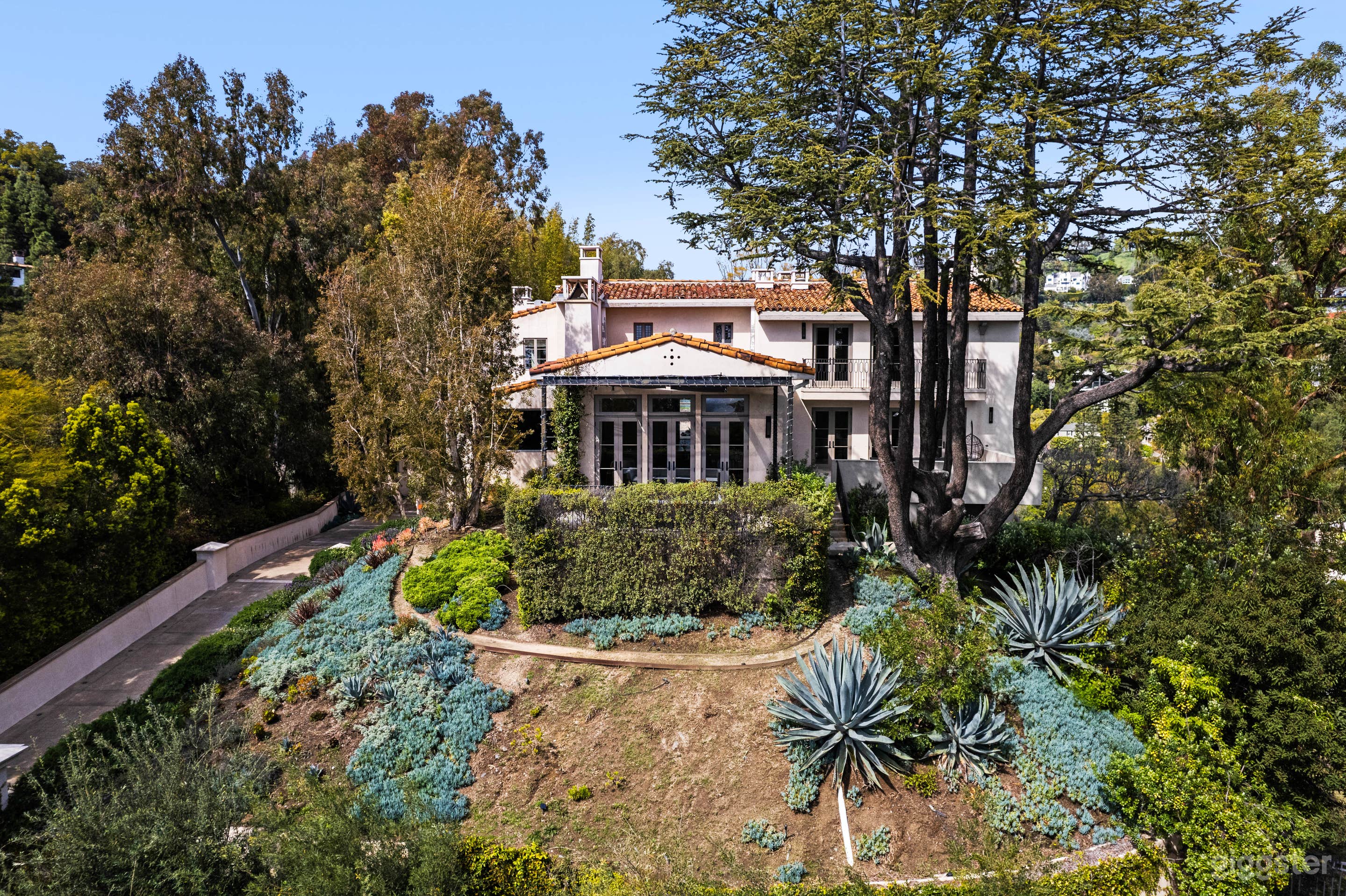  BEVERLY HILLS MODERN LUXURY: PICTURE PERFECT SET  Photo 2