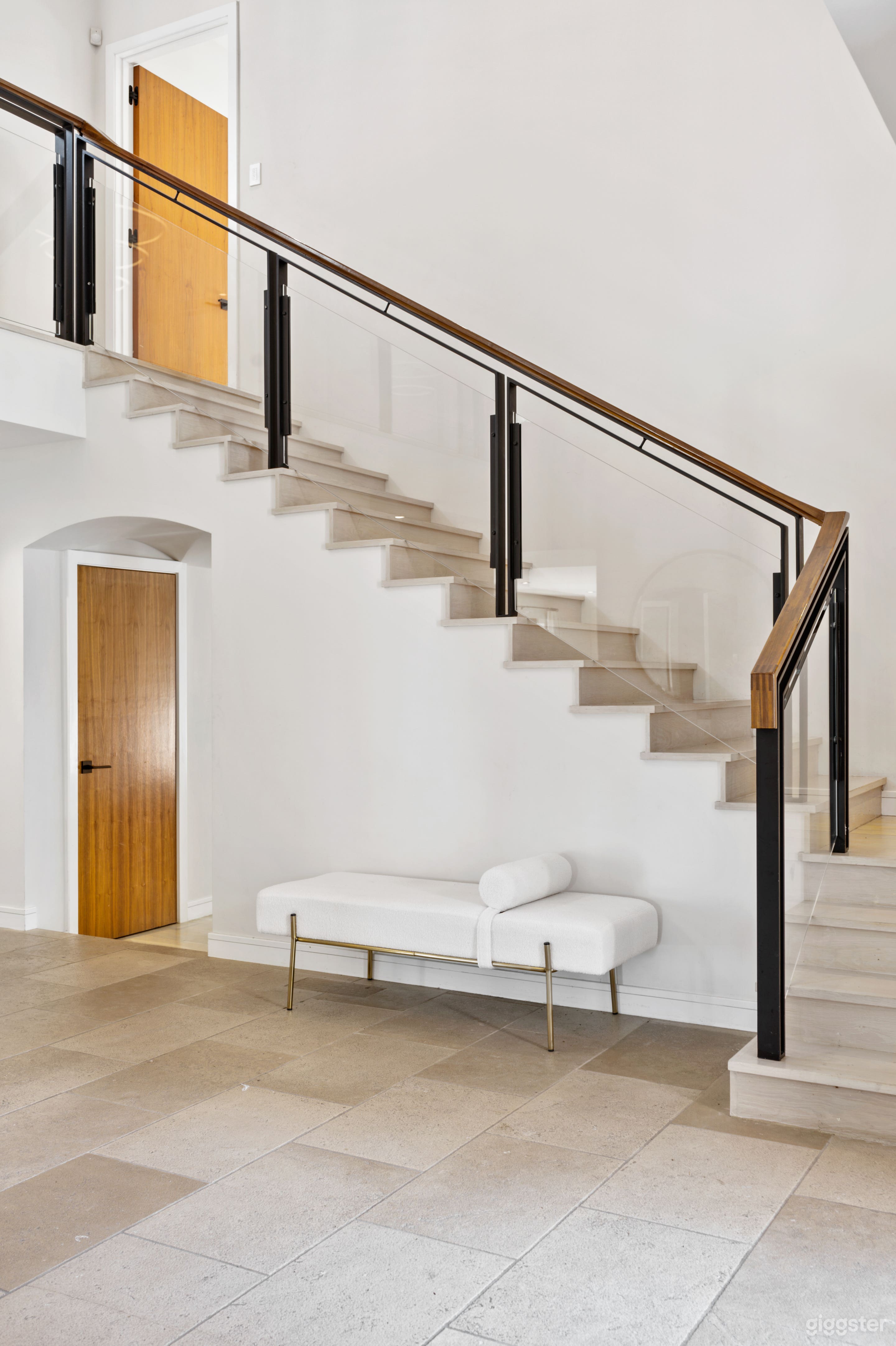  BEVERLY HILLS MODERN LUXURY: PICTURE PERFECT SET  Photo 4