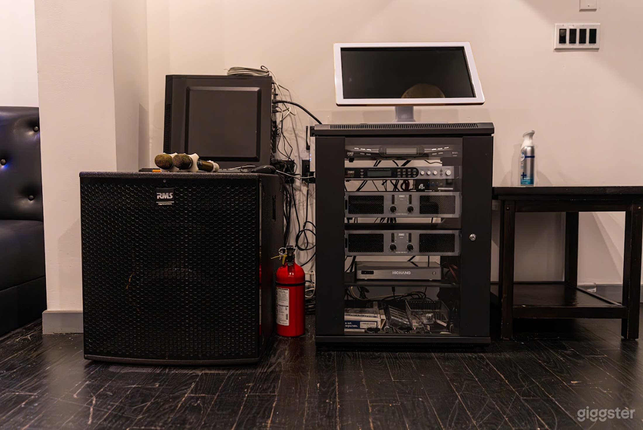 Private VIP &amp; Karaoke Booths Photo 4