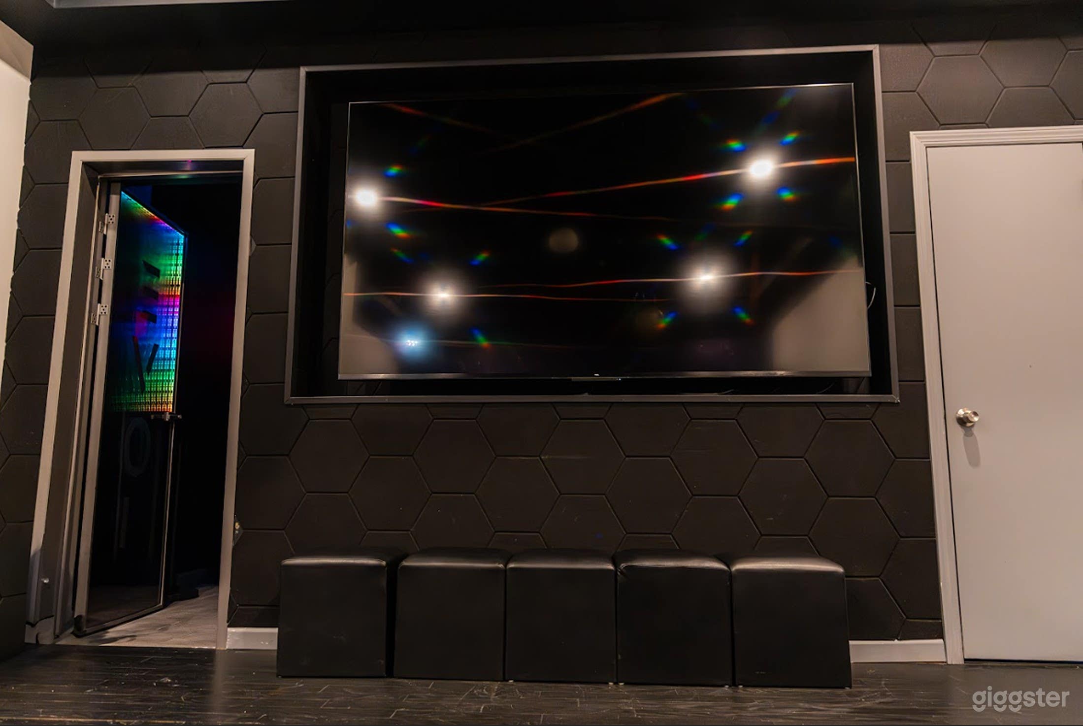 Private VIP &amp; Karaoke Booths Photo 3