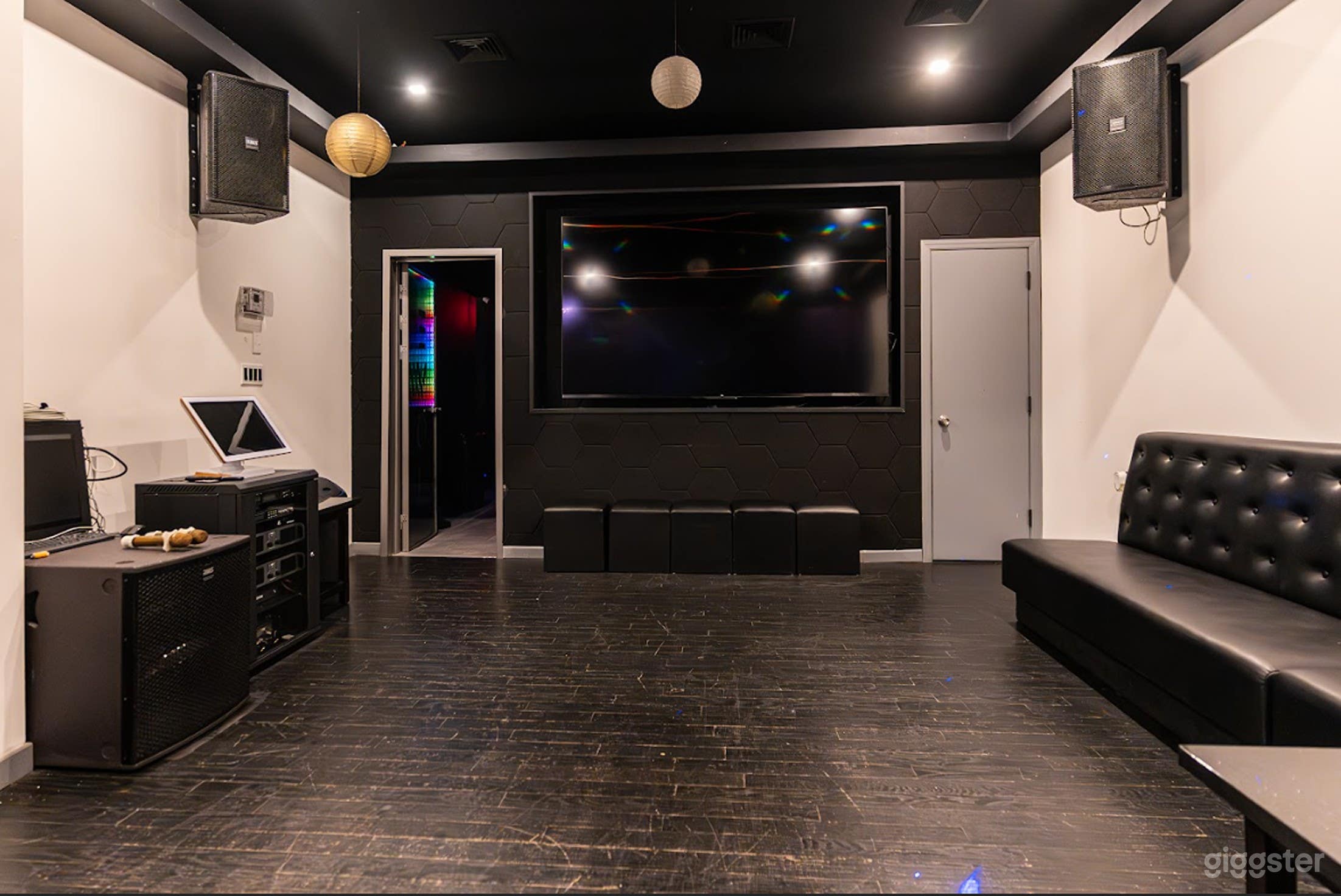 Private VIP &amp; Karaoke Booths Photo 1
