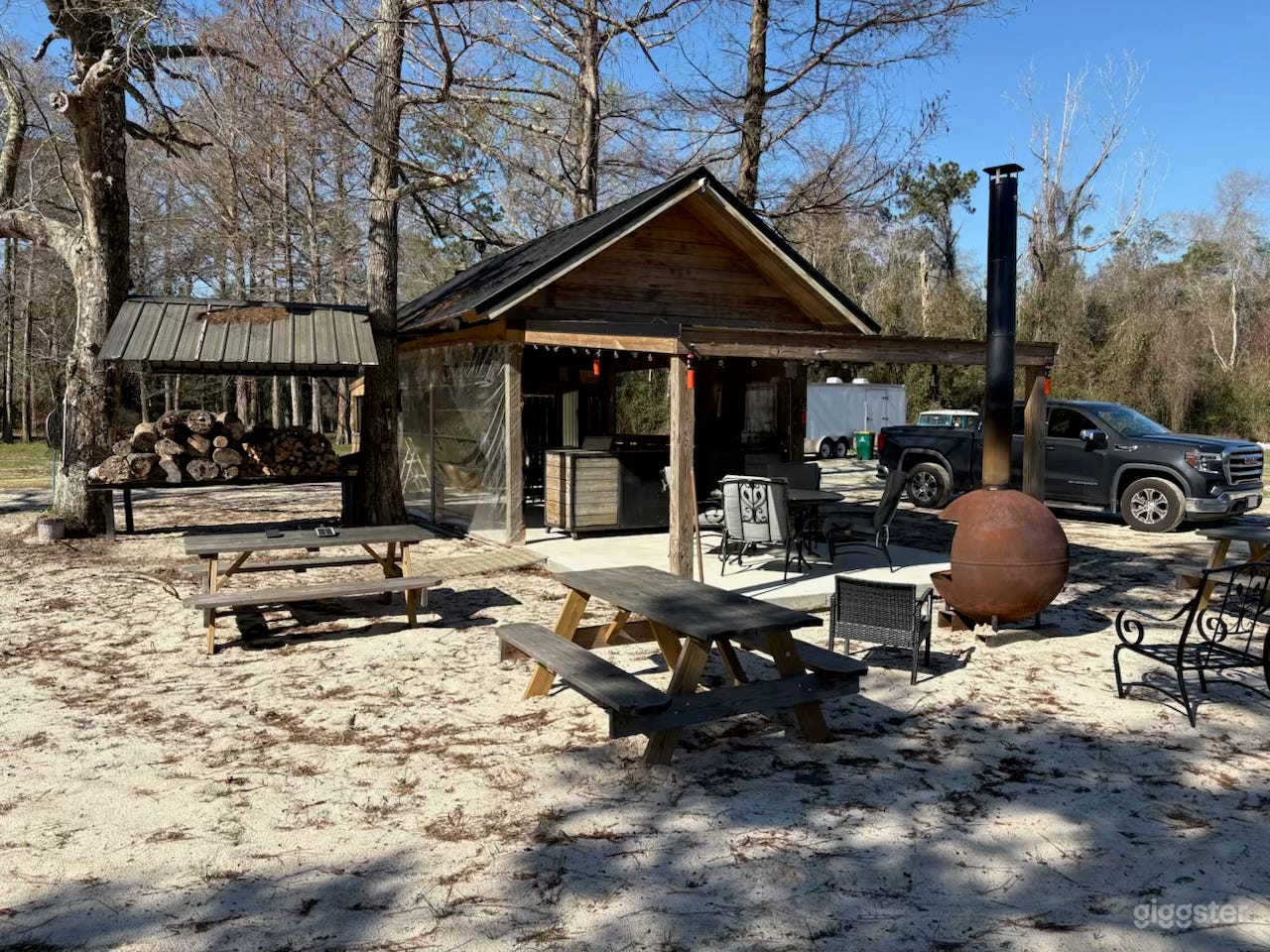 Scenic Riverfront Event Space Photo 4