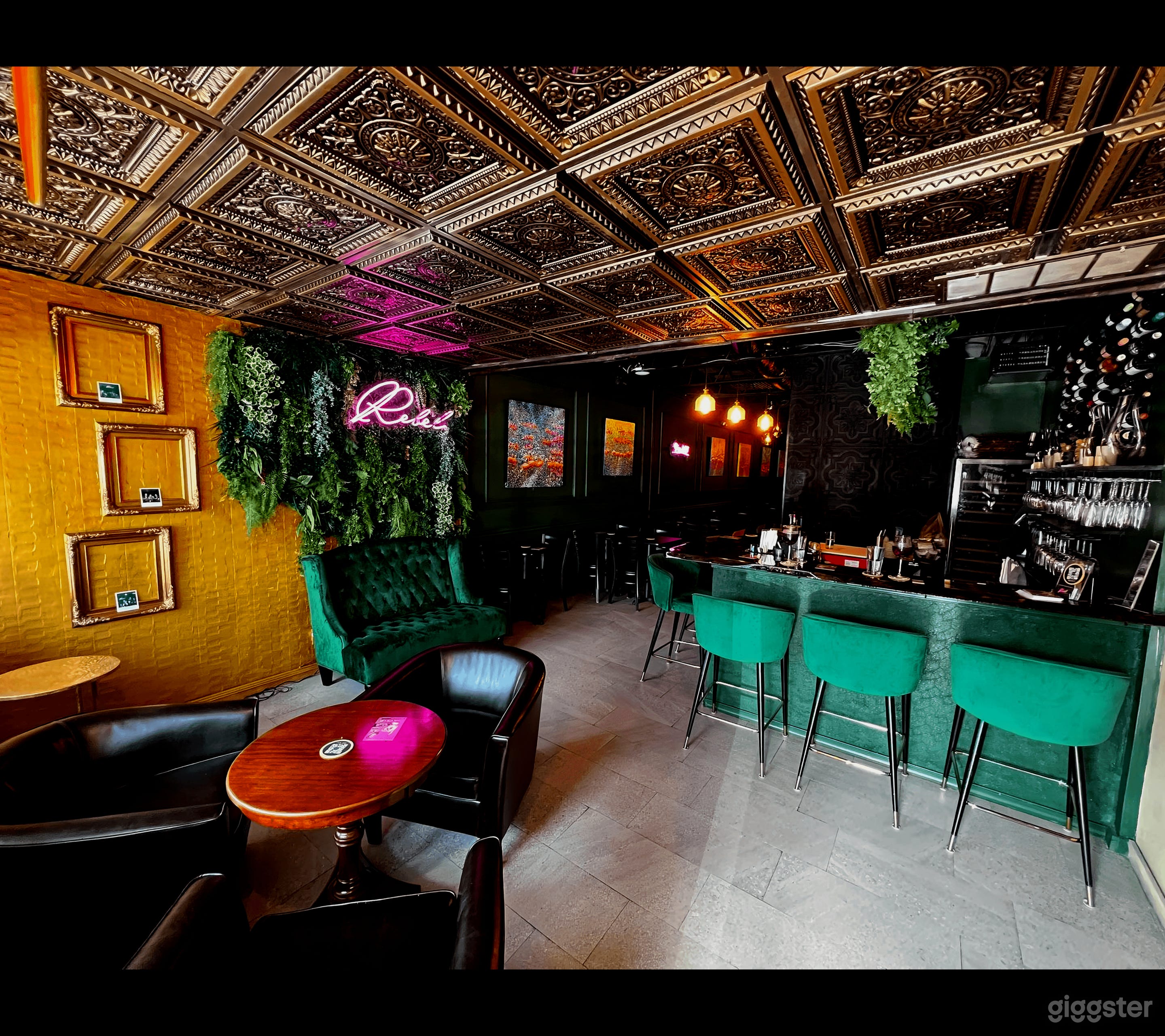 Cozy Wine Bar in South Florida Photo 1