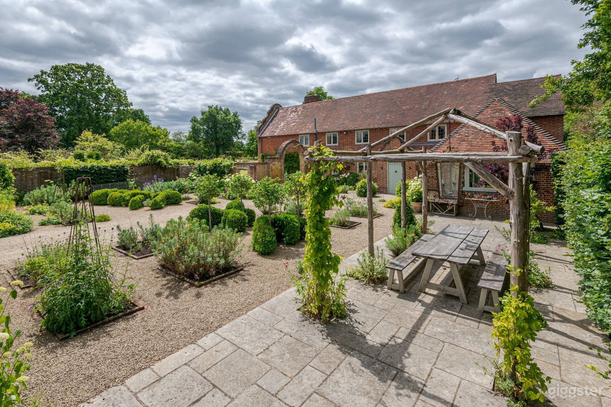 Jacobean Manor with Outdoor Pool and Tennis Court Photo 2