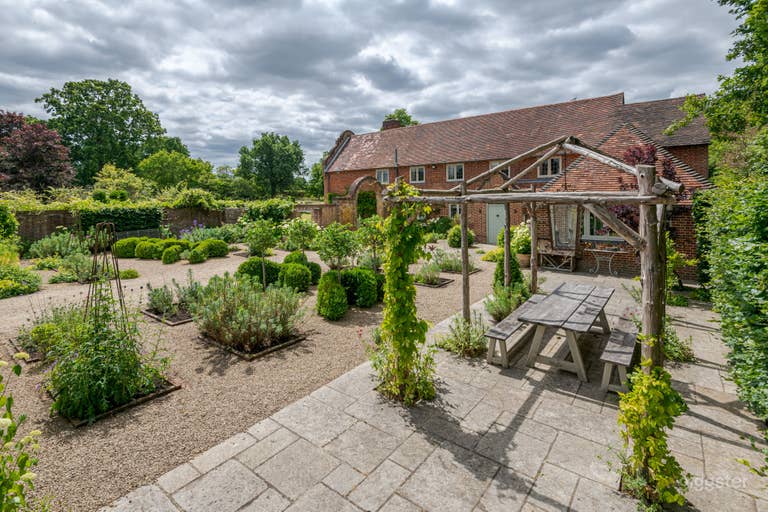  Jacobean Manor with Outdoor Pool and Tennis Court 