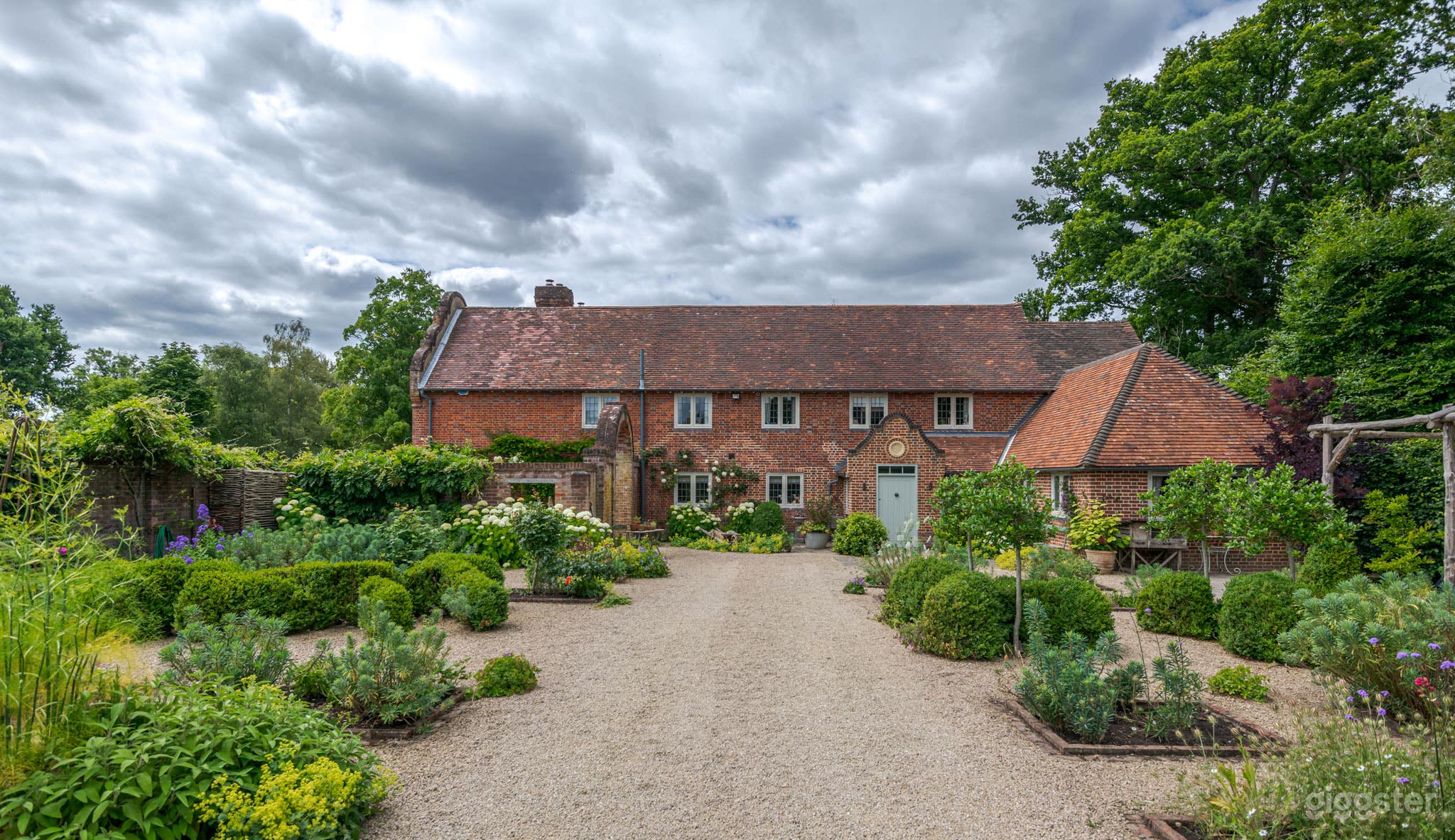 Jacobean Manor with Outdoor Pool and Tennis Court Photo 1