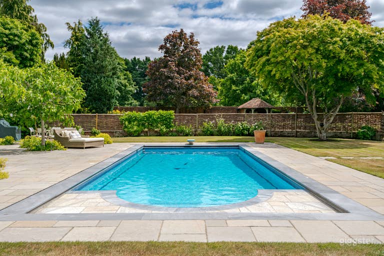  Jacobean Manor with Outdoor Pool and Tennis Court 