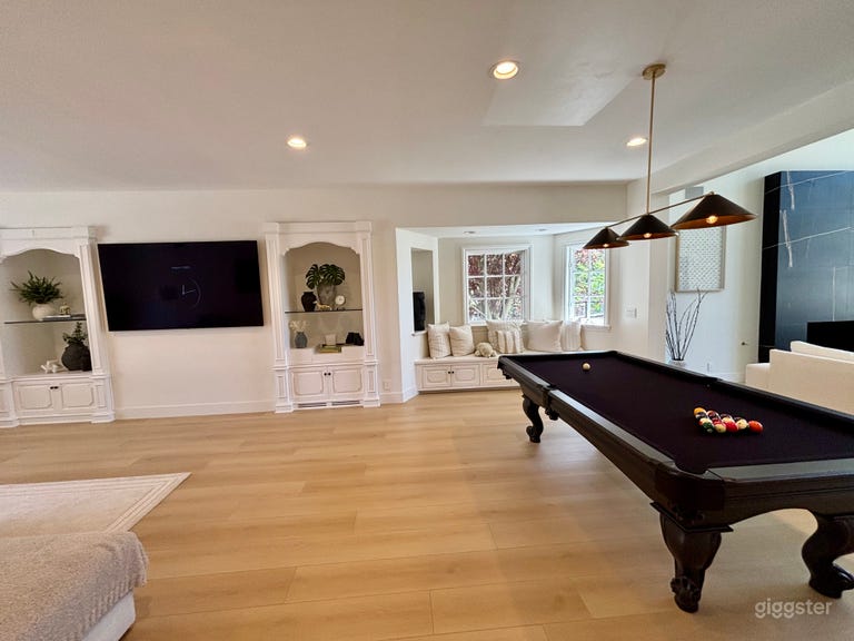  Luxury Estate w Tennis Court, Pool, Entertainment 