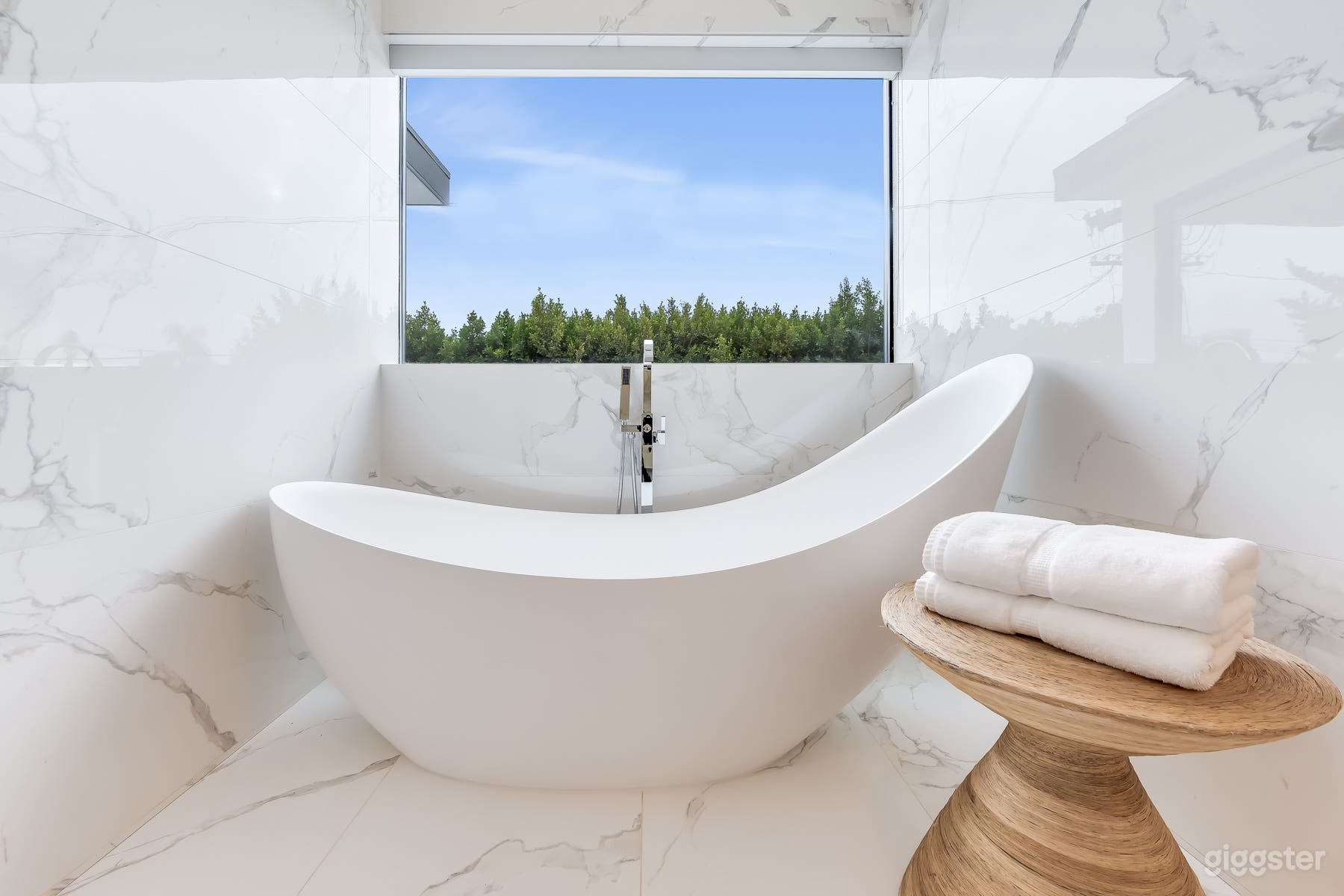 Villa Fendi by LuxJB: New Modern Villa in prime location. Ideal for celebrity shoots, interviews and corporate &amp; team building events.