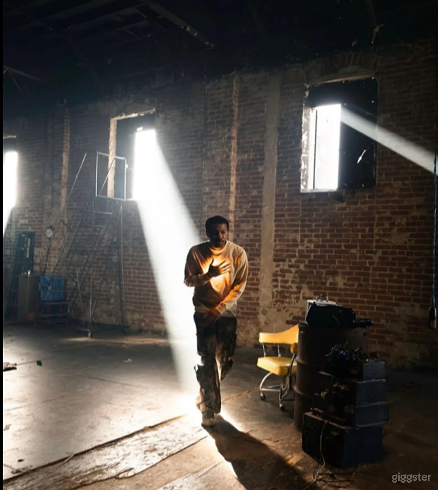 Light Ray Warehouse Photo 1