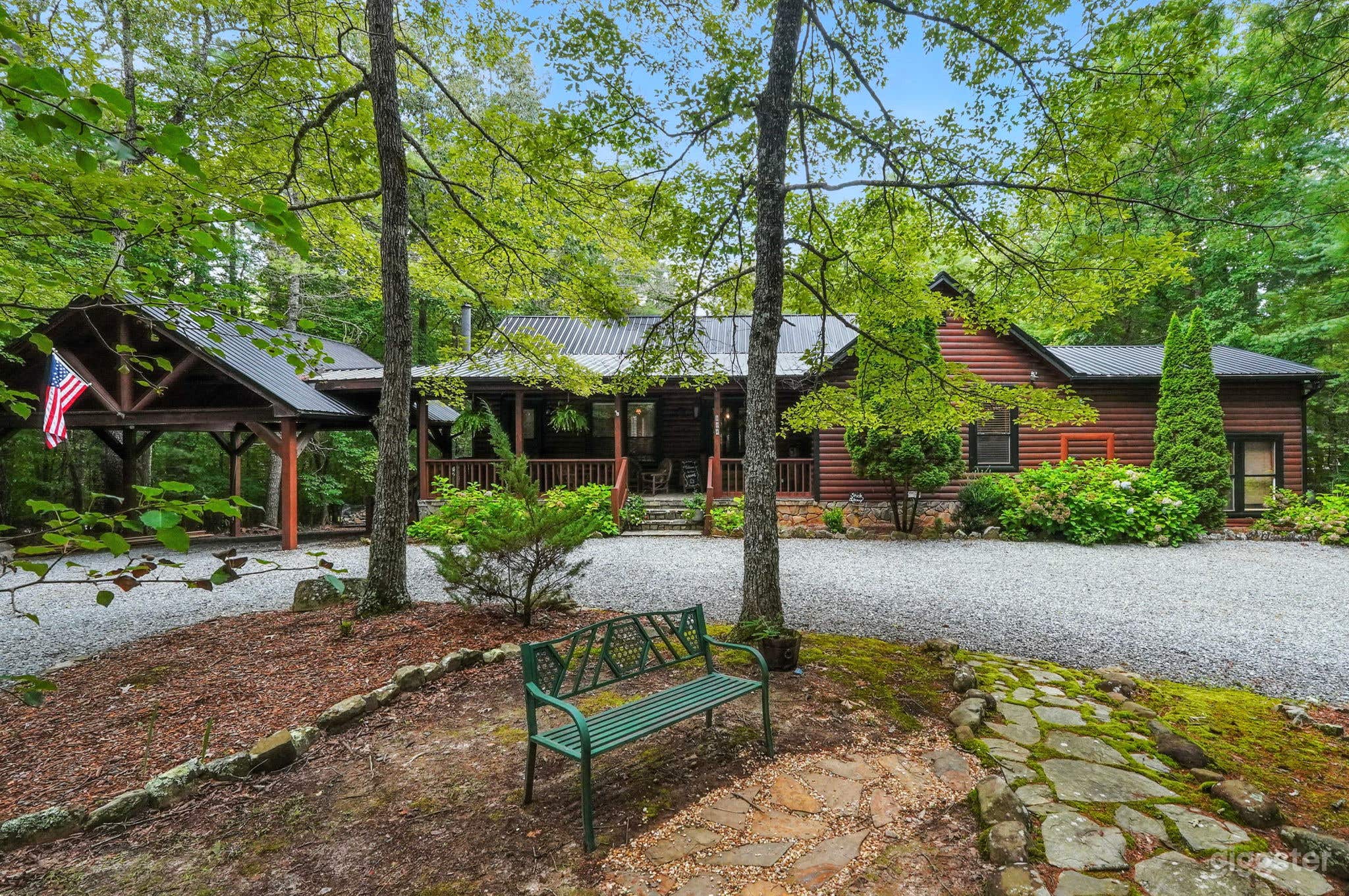 Rustic Luxury Cabin Photo 4