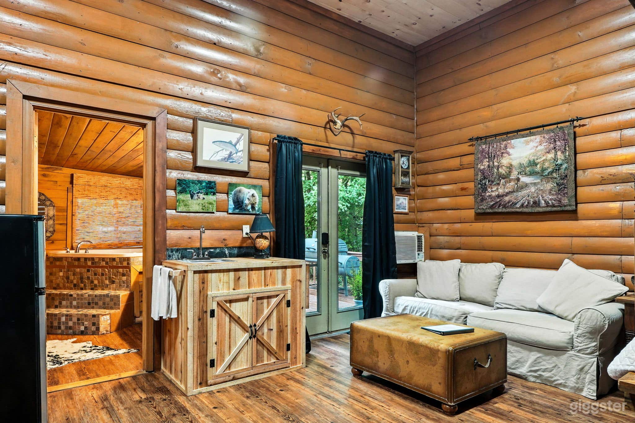 Rustic Luxury Cabin Photo 3