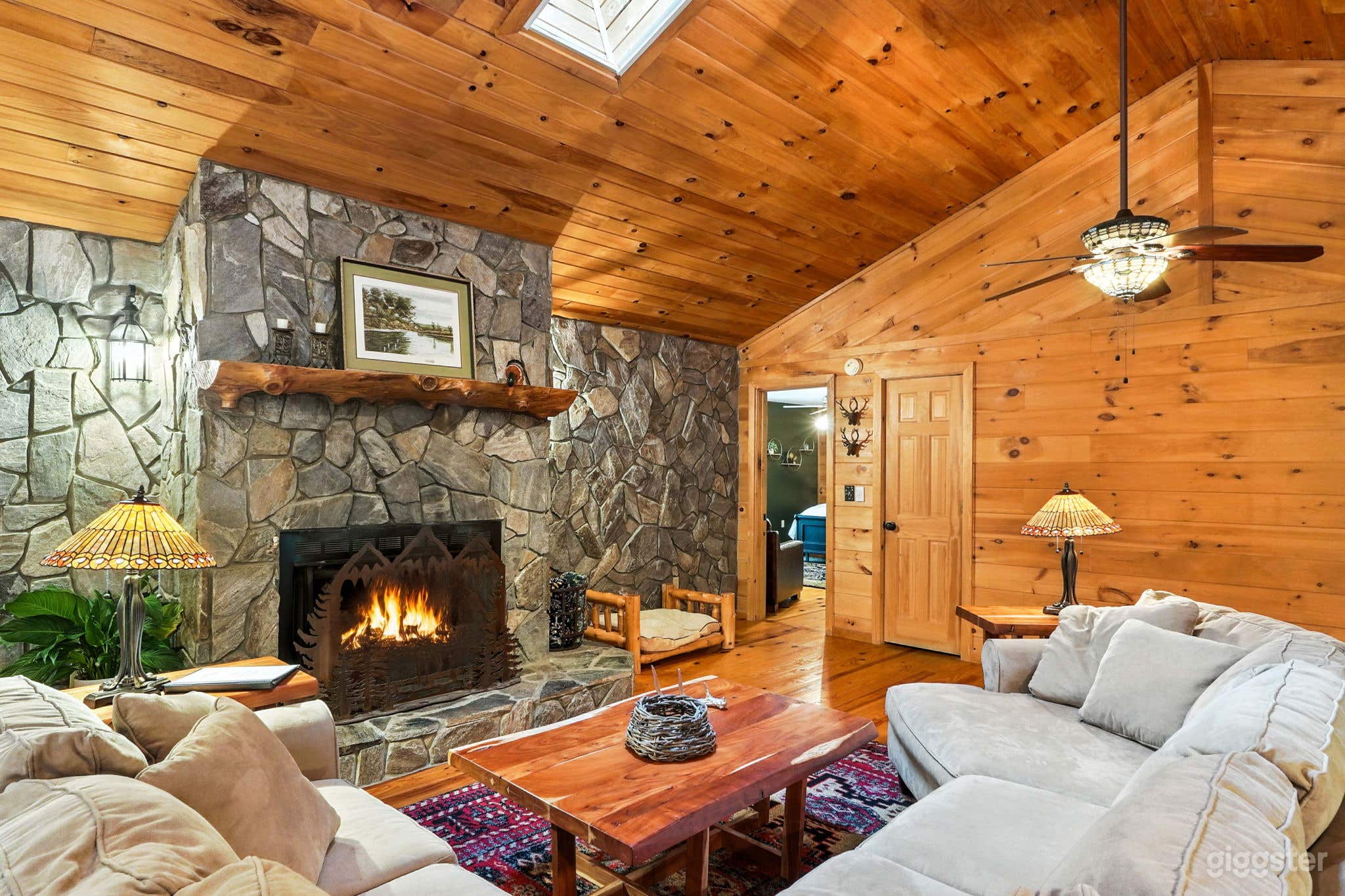 Rustic Luxury Cabin Photo 1