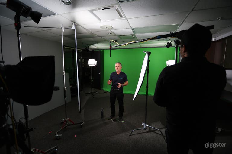  All-Inclusive Green Screen Studio 
