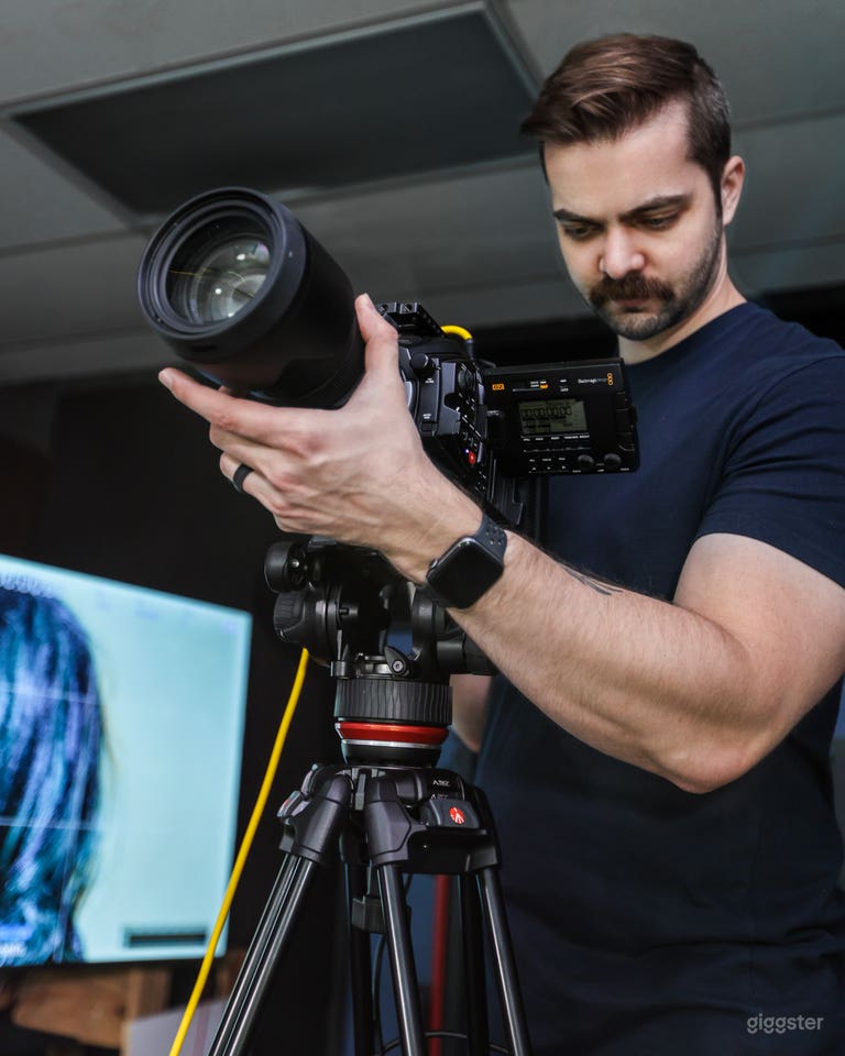  All-Inclusive Green Screen Studio 