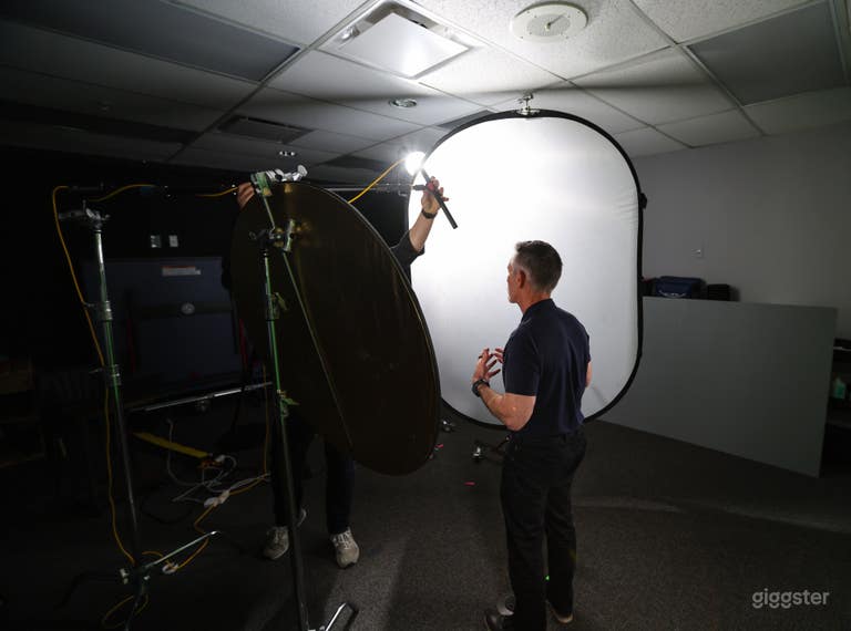  All-Inclusive Green Screen Studio 