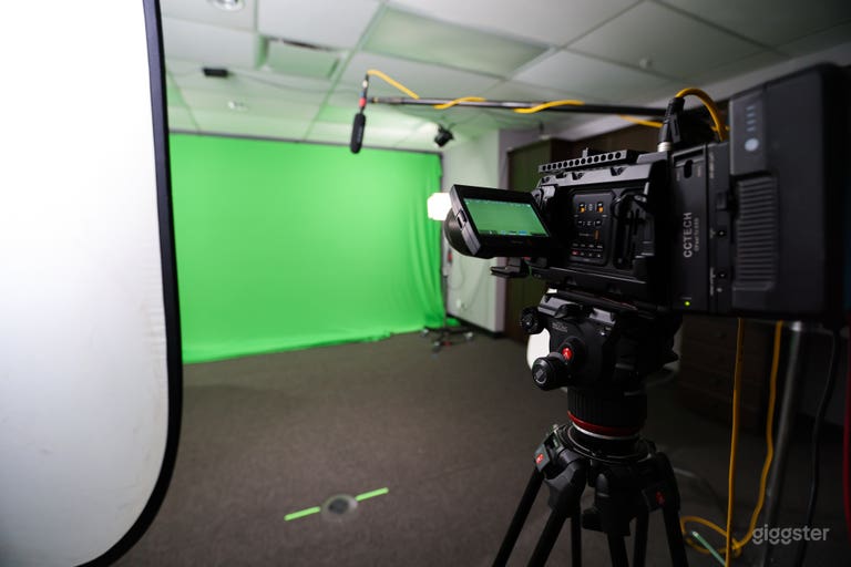  All-Inclusive Green Screen Studio 