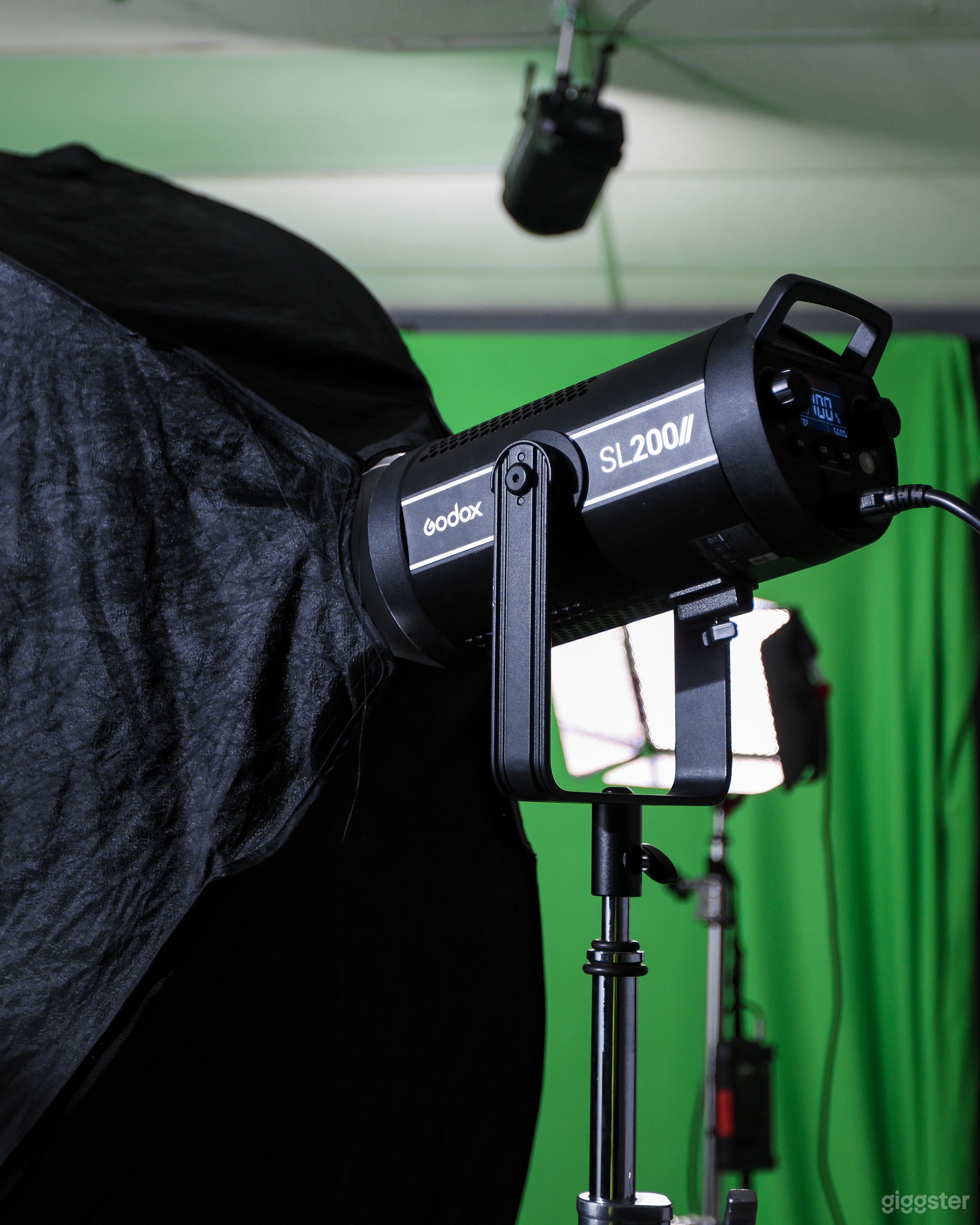 All-Inclusive Green Screen Studio Photo 3