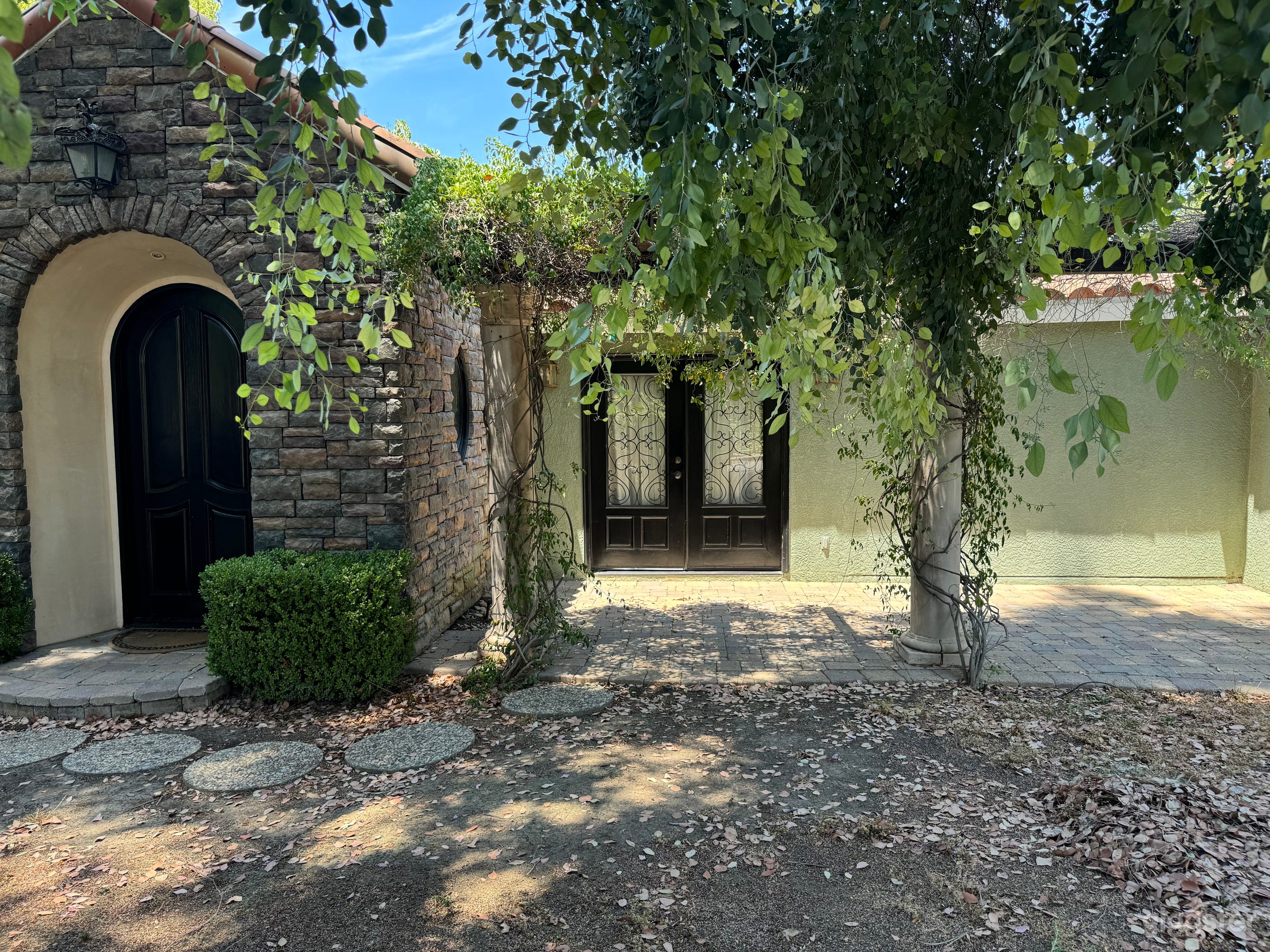 Stunning Woodland Hills Transitional-Style Home Photo 3