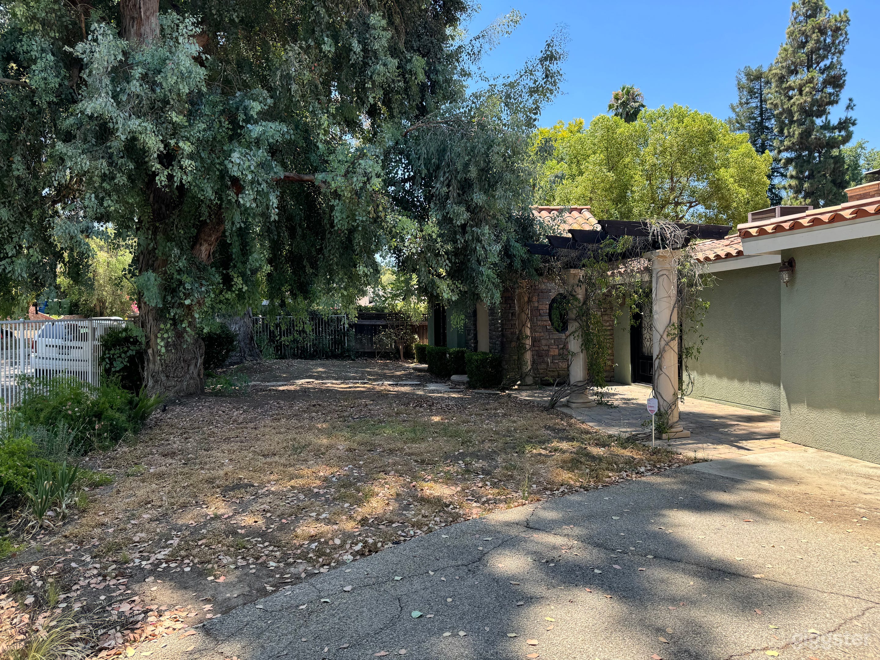 Stunning Woodland Hills Transitional-Style Home Photo 4