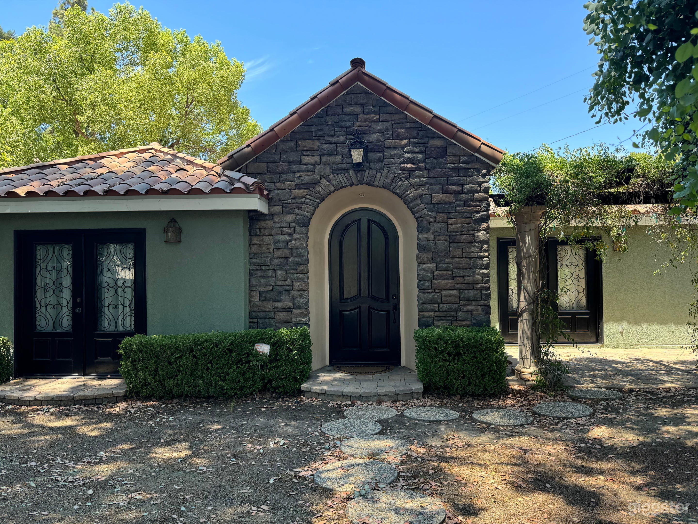 Stunning Woodland Hills Transitional-Style Home Photo 1