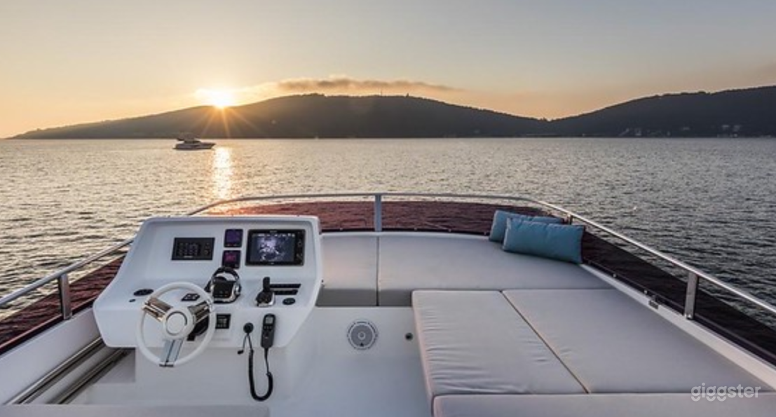 Exclusive 65FT NUMARINE 2017 Party Yacht Space Events with Jetski Included Photo 2