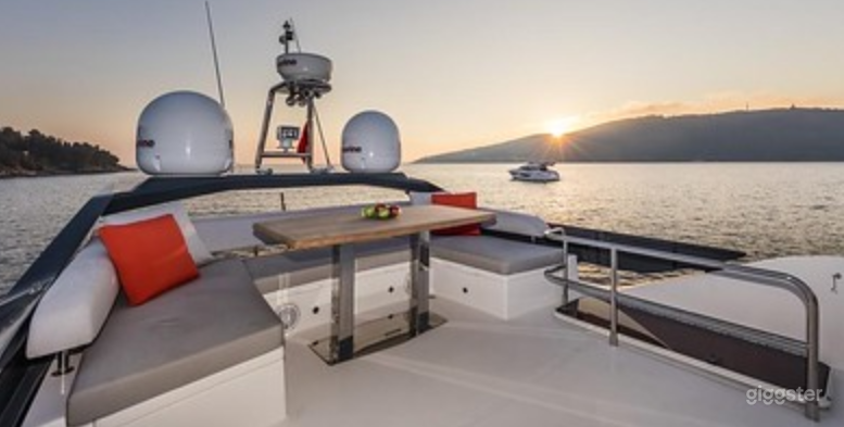 Exclusive 65FT NUMARINE 2017 Party Yacht Space Events with Jetski Included Photo 4