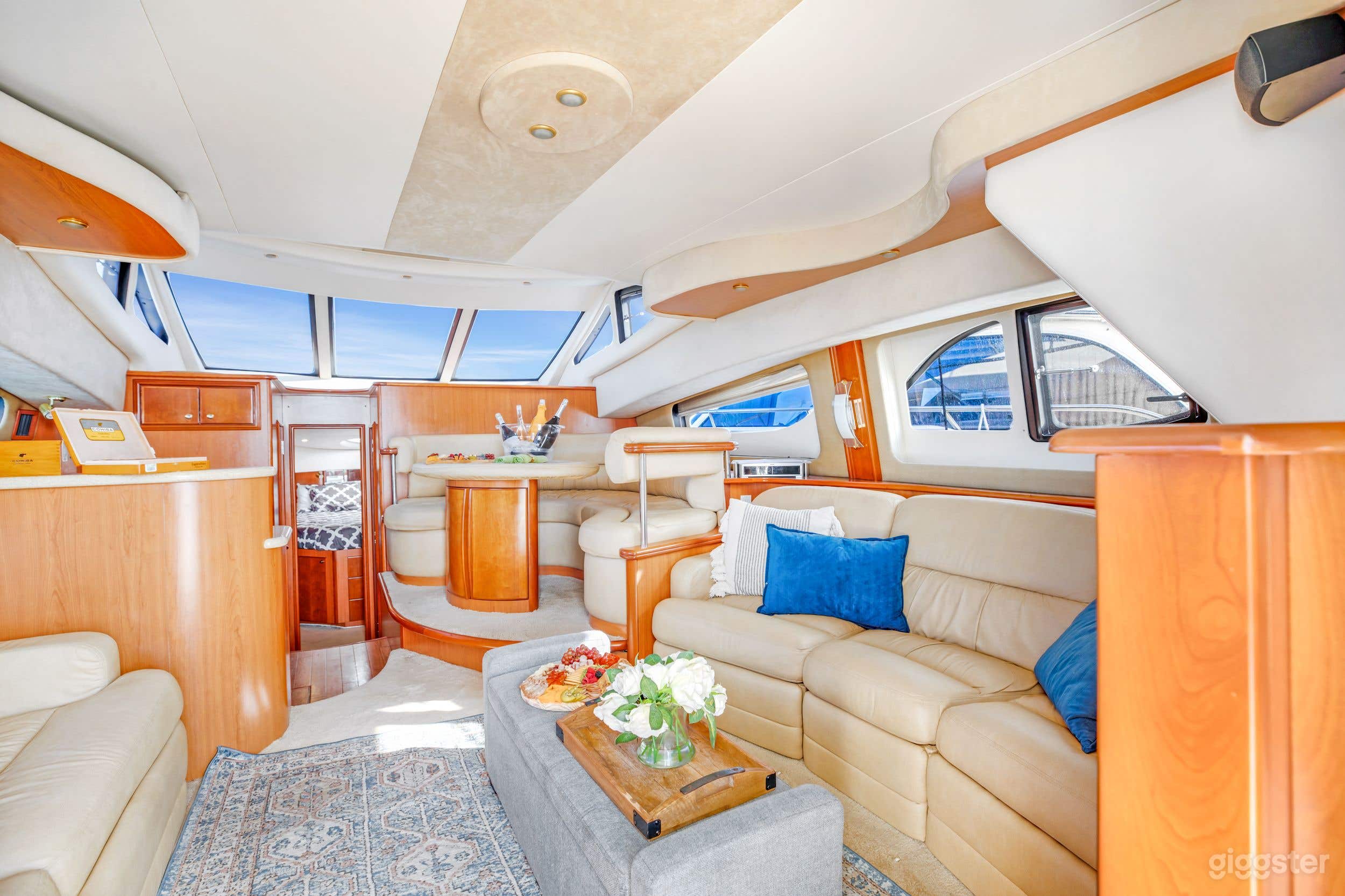 48’ SILVERTONE Yacht Photo 3