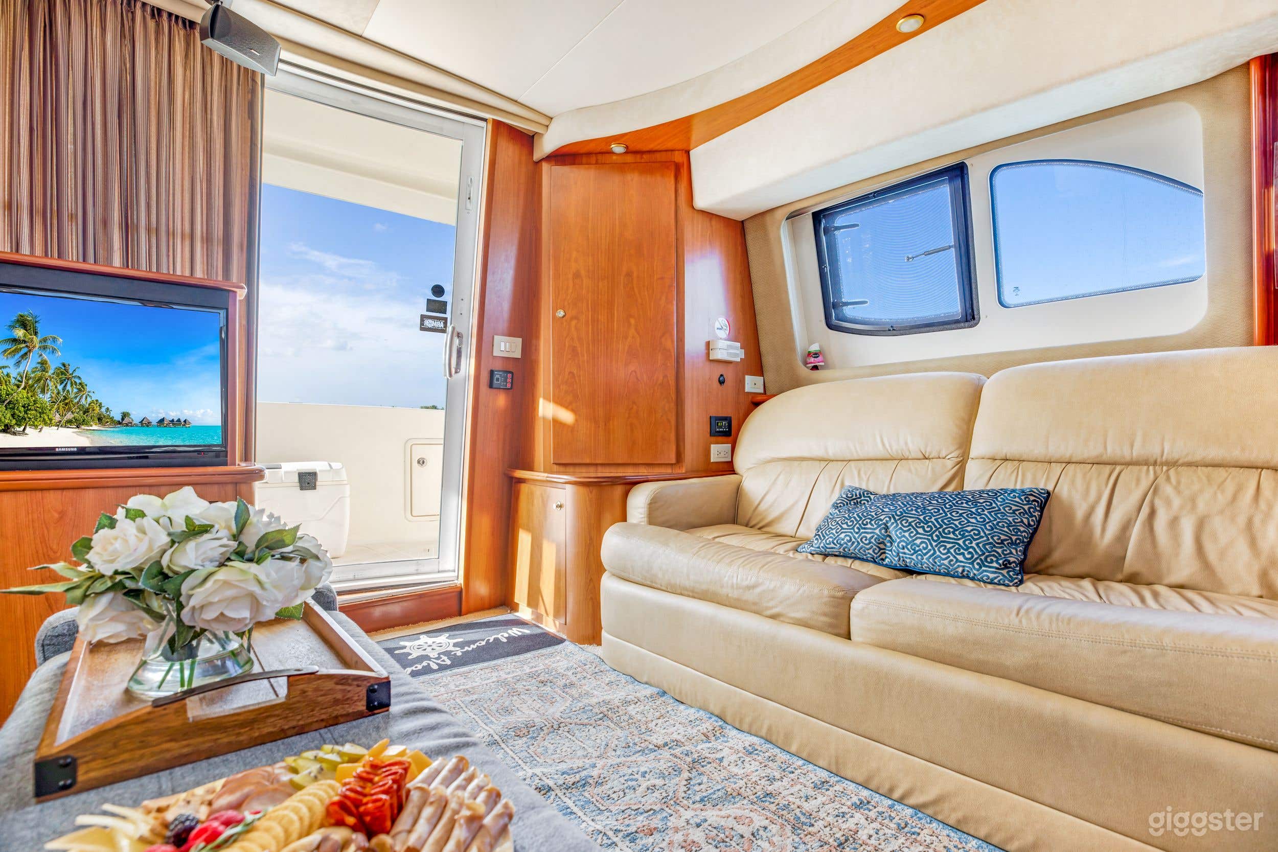 48’ SILVERTONE Yacht Photo 4