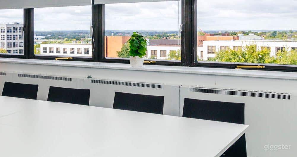 Avebury Boardroom in Milton Keynes Photo 4