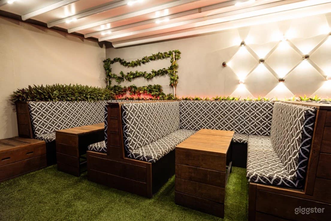 Hip and Trendy Bar - ROOF DECK Photo 2