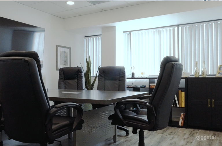  Our conference room offers a professional setting for filming, team briefings, or rest between shoots. A versatile space for your production needs. 
