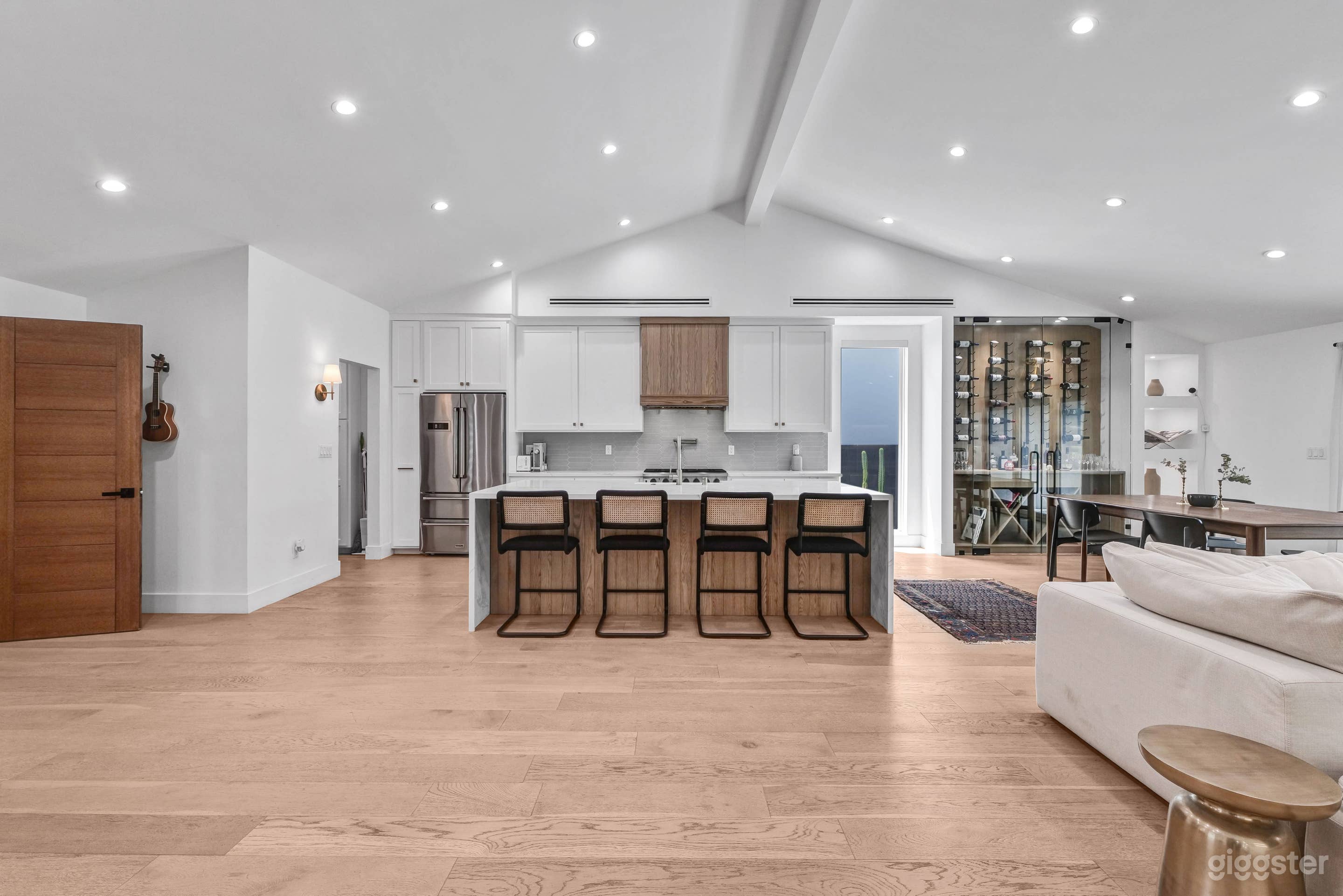 Designer Modern Home Photo 3