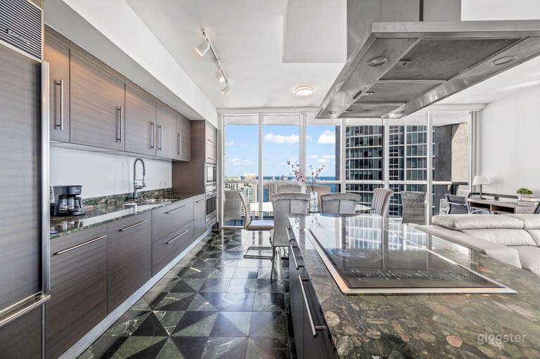  46th Floor Luxury Penthouse | Ocean Views | 2 Bed / 2 Bath 