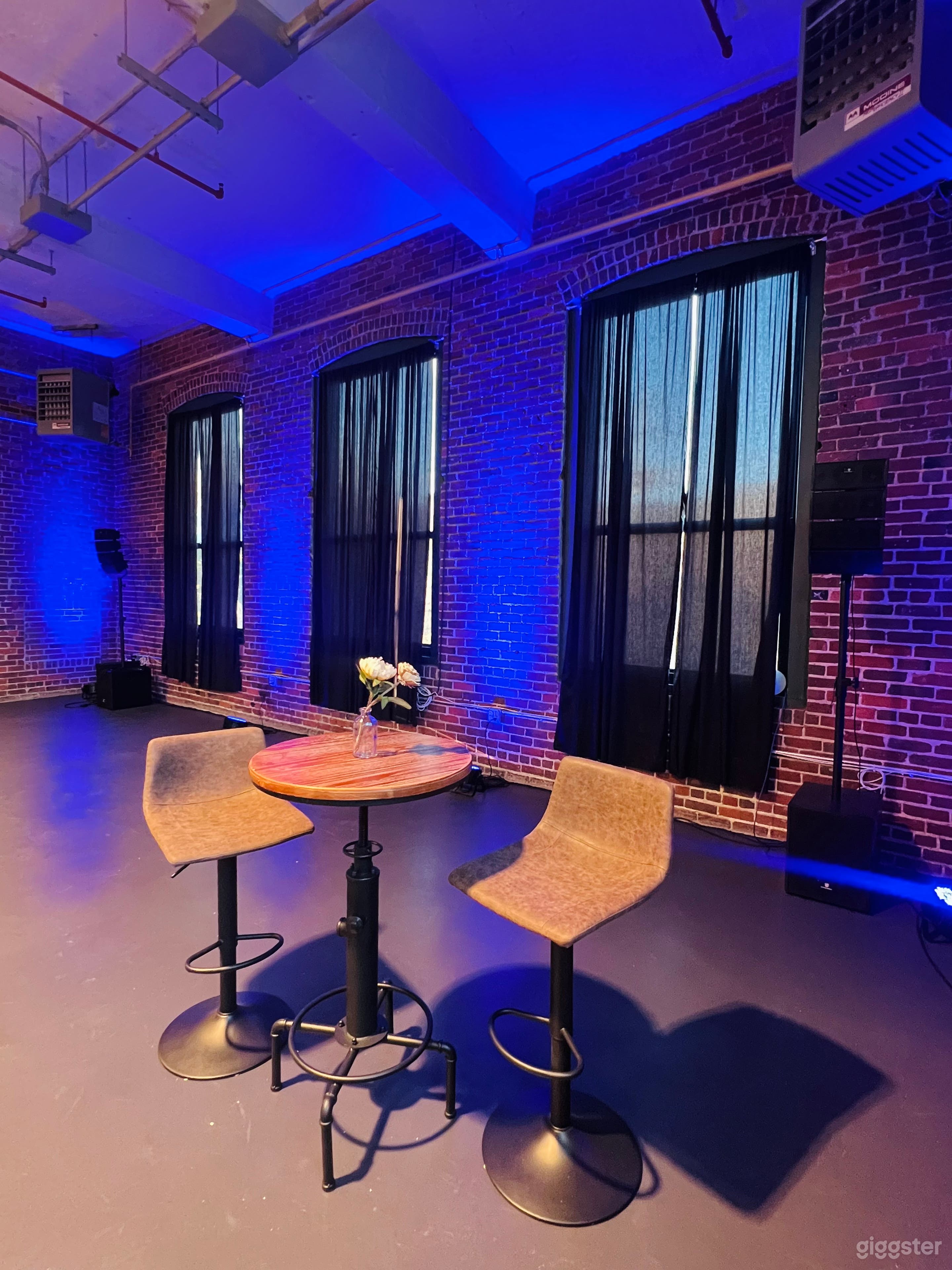 Unique and stylish Photo 4