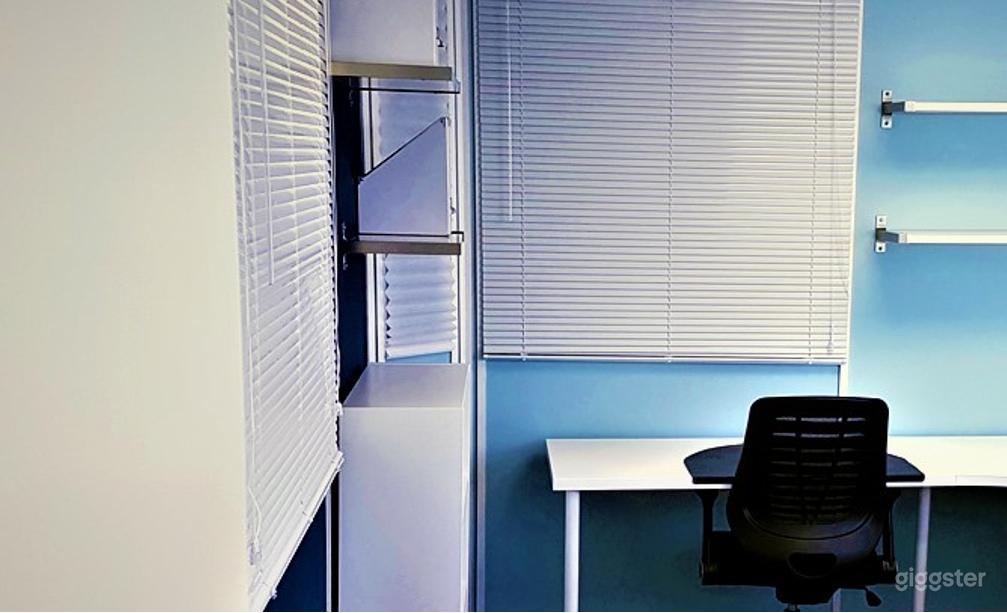 Standard Office Space (w/ Window) Photo 3
