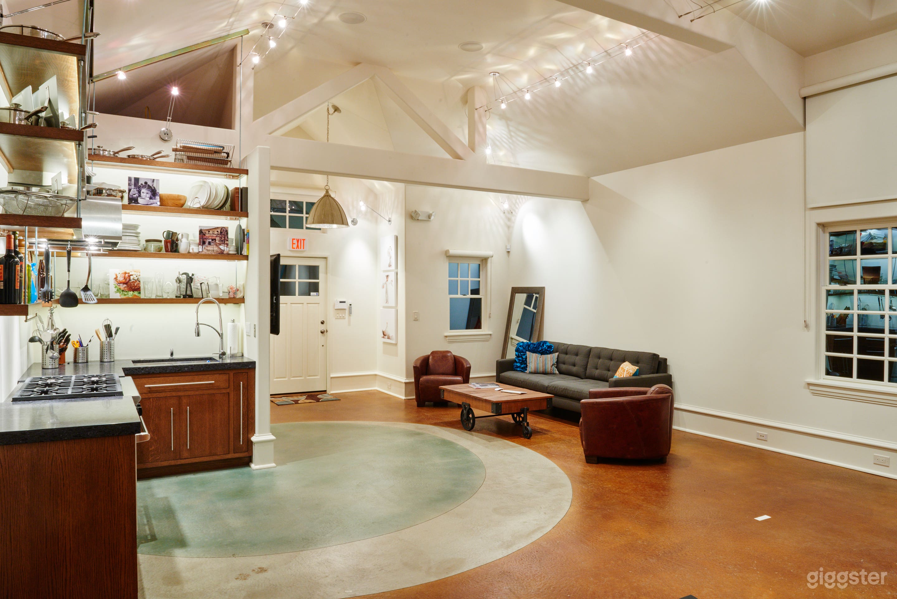 Bright Natural Light Photography Studio in Downtown Media Photo 3